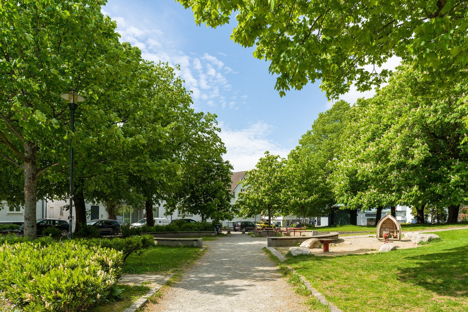 Det er hyggelige parker i nærmiljøet med lekeplasser og grøntområder. Galleribilde