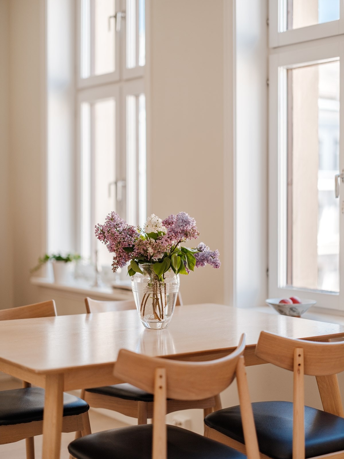 Her har man god plass til stort spisebord og mange gjester. Galleribilde