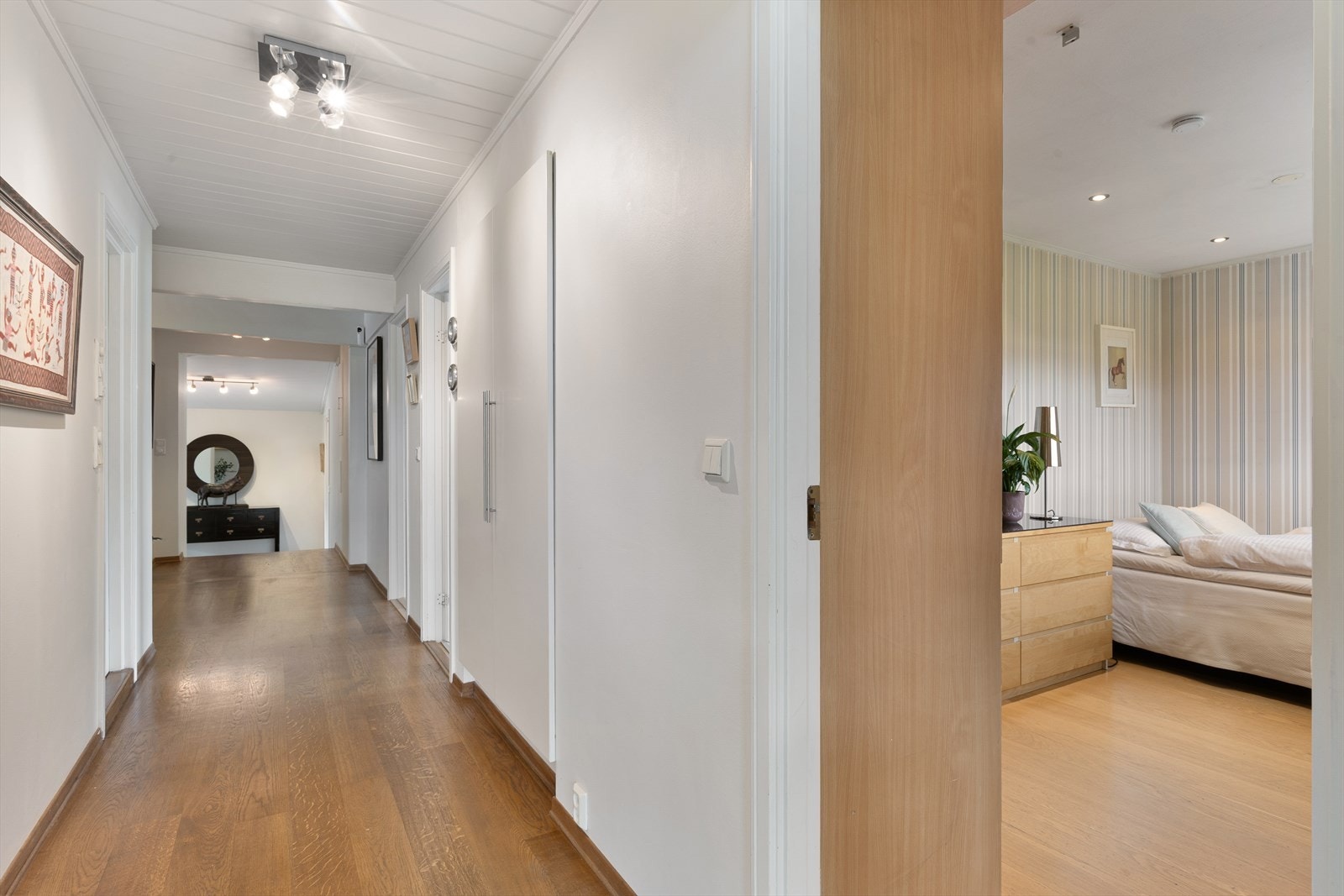 Soveromsfløy med tre gode soverom og to bad. Galleribilde