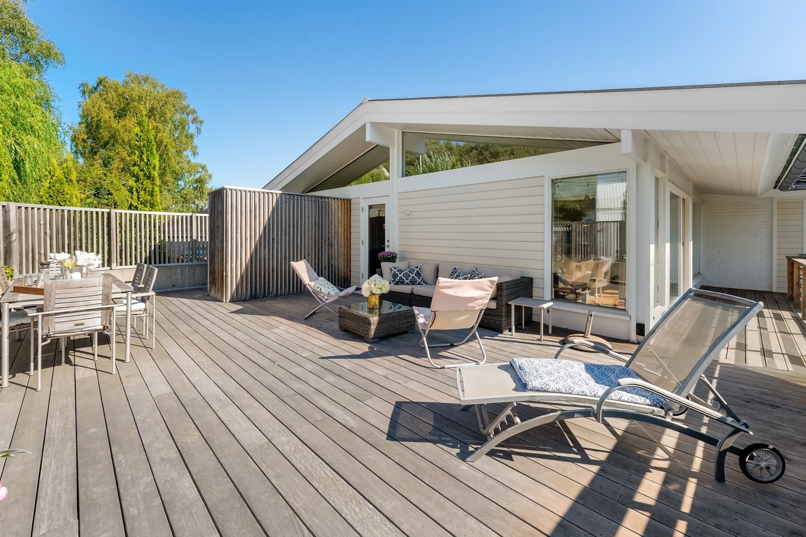 Terrassen vender sydvest og har rikelig med sol. Galleribilde