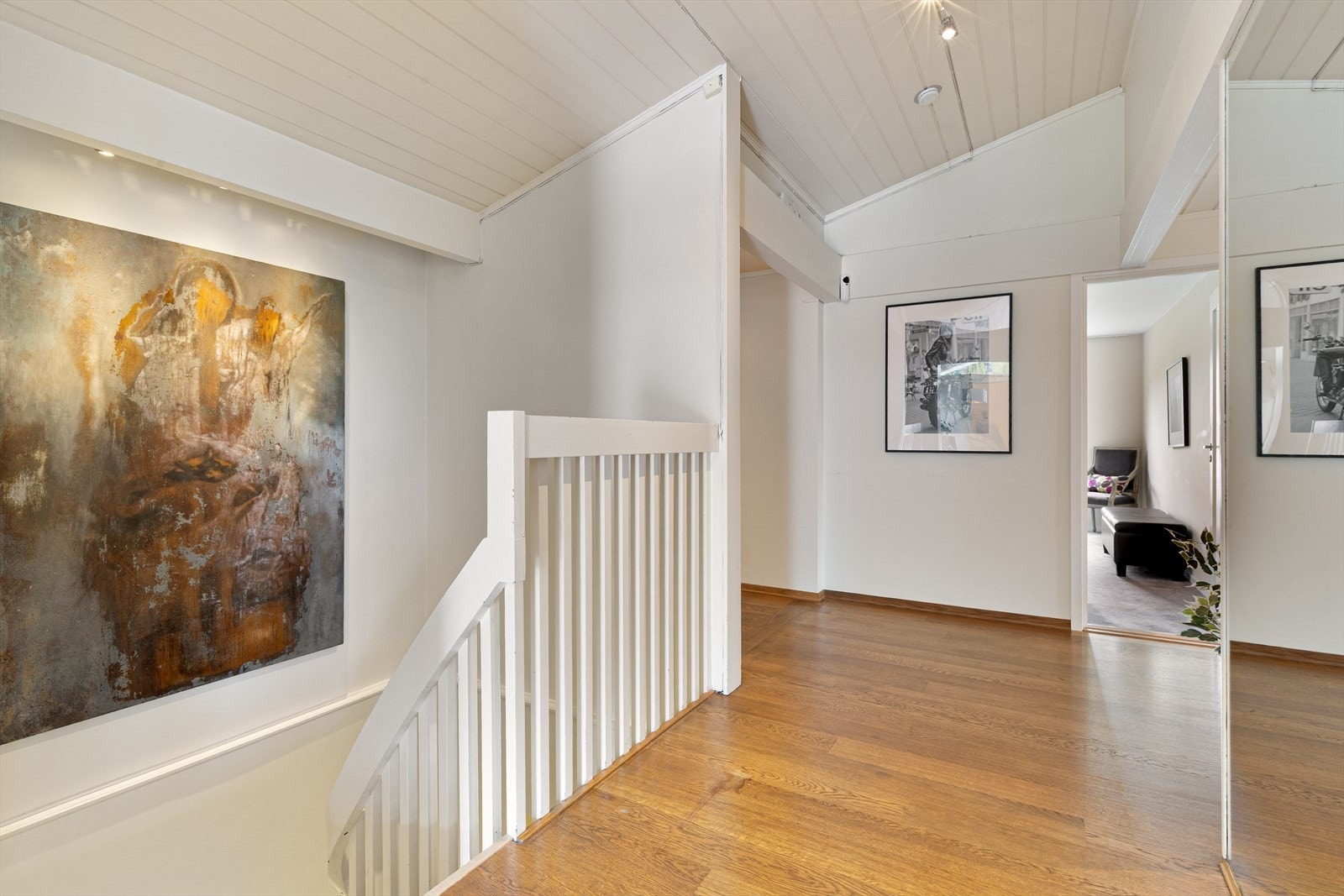Fra gang og ned til underetasje. Galleribilde