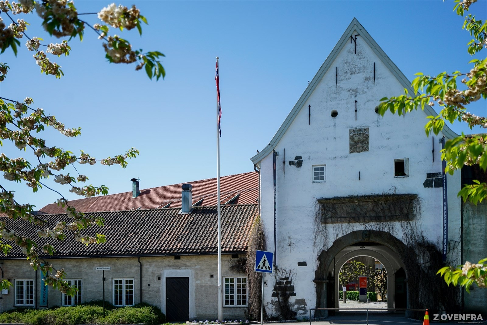 Ca 15 minutter gange til Norsk Folkemuseum. Galleribilde