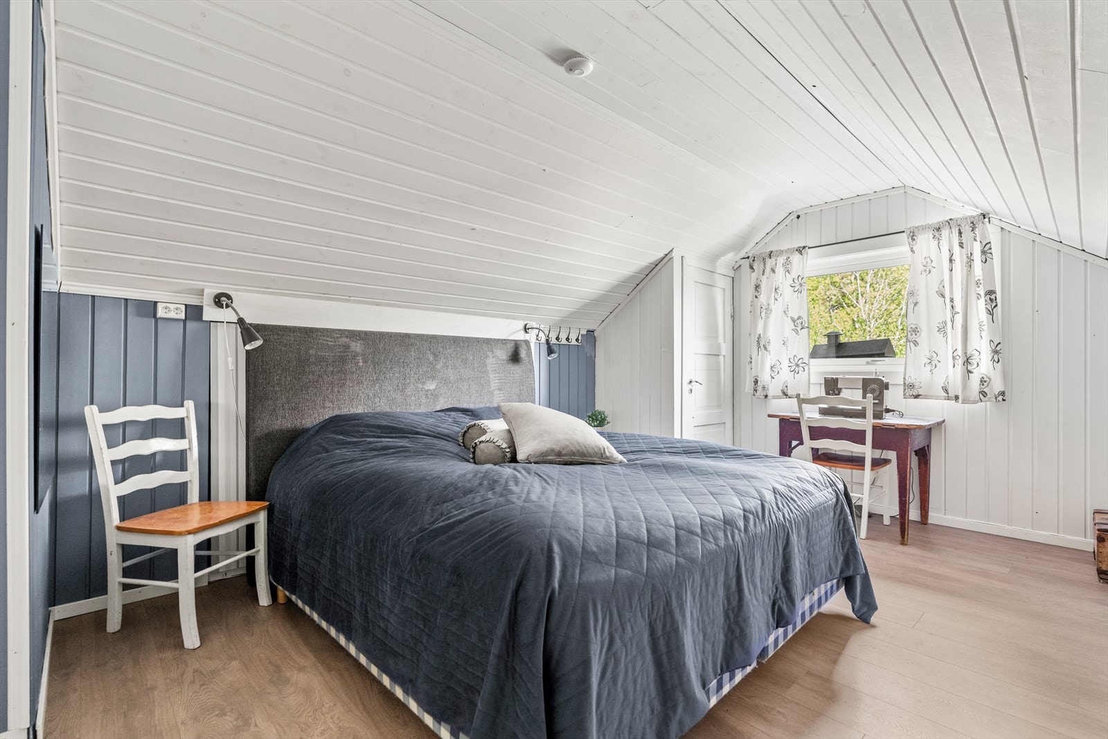 Boligen har 4 soverom, hvorav 3 av dem er plassert i 2. etasje - perfekt om man har små barn! Galleribilde
