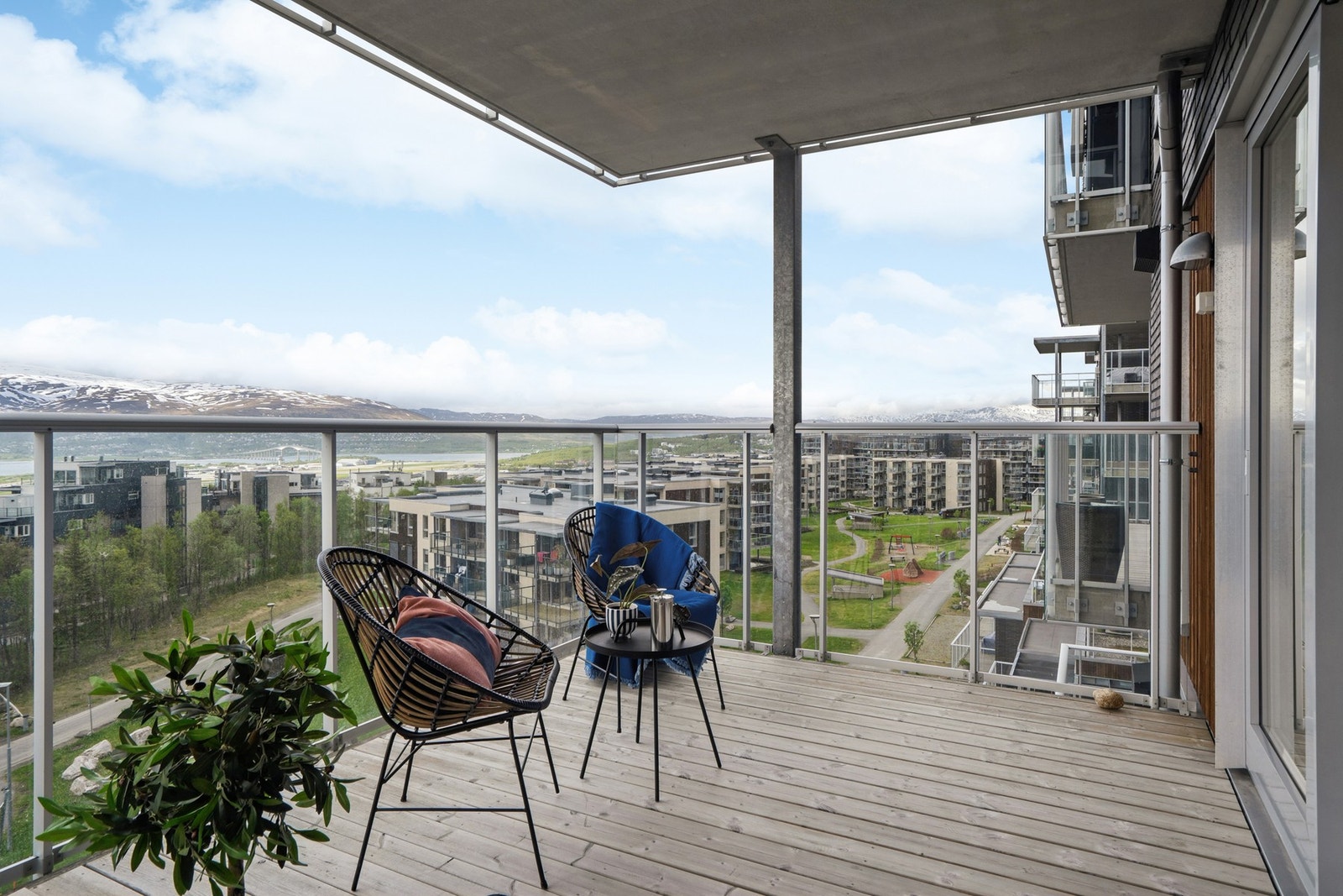 Terrassen har uttak for gassgrill, perfekt for sosiale sammenkomster. Galleribilde