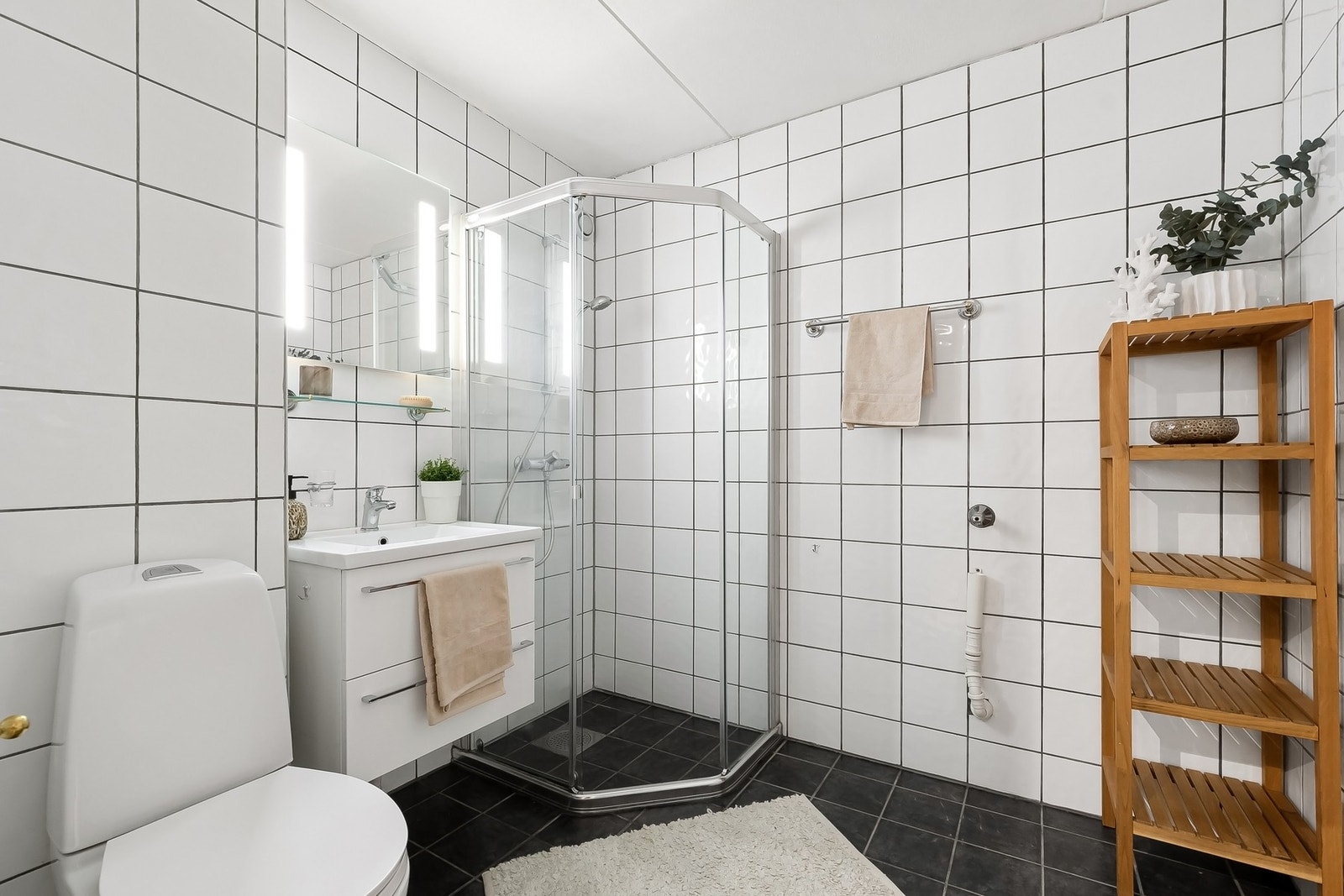 Flislagt og pent bad Galleribilde