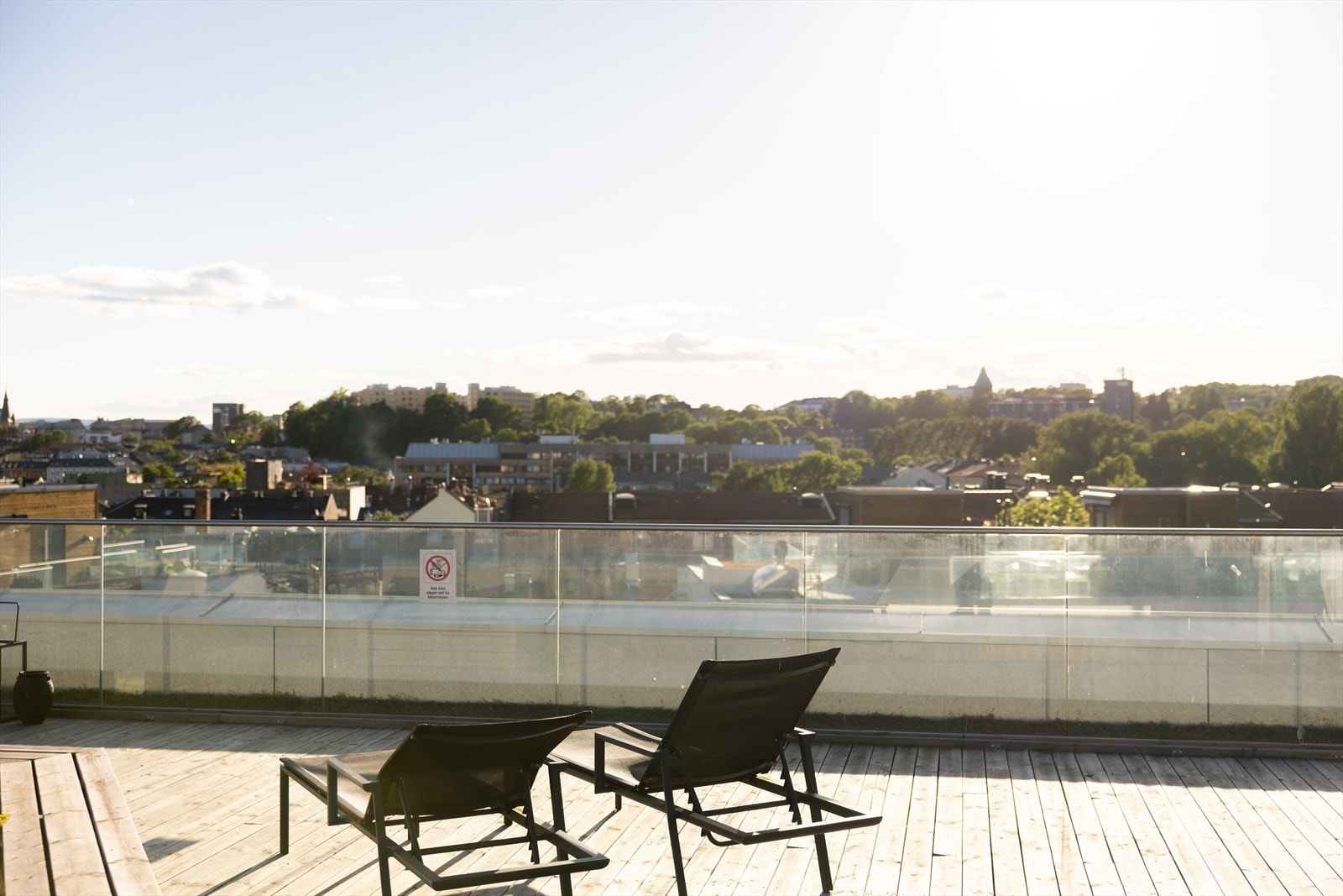 Sameiet har tre flotte felles takterrasser med flere sittegrupper Galleribilde