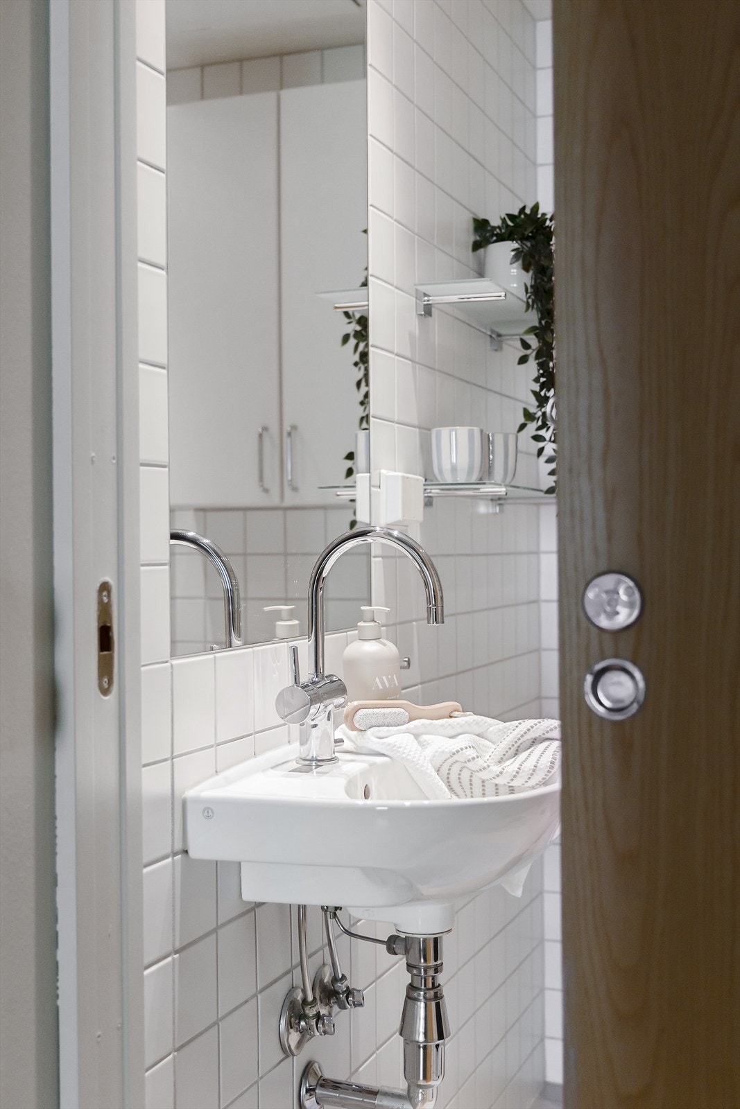 Badet er oppgradert med ny servantarmatur. Galleribilde