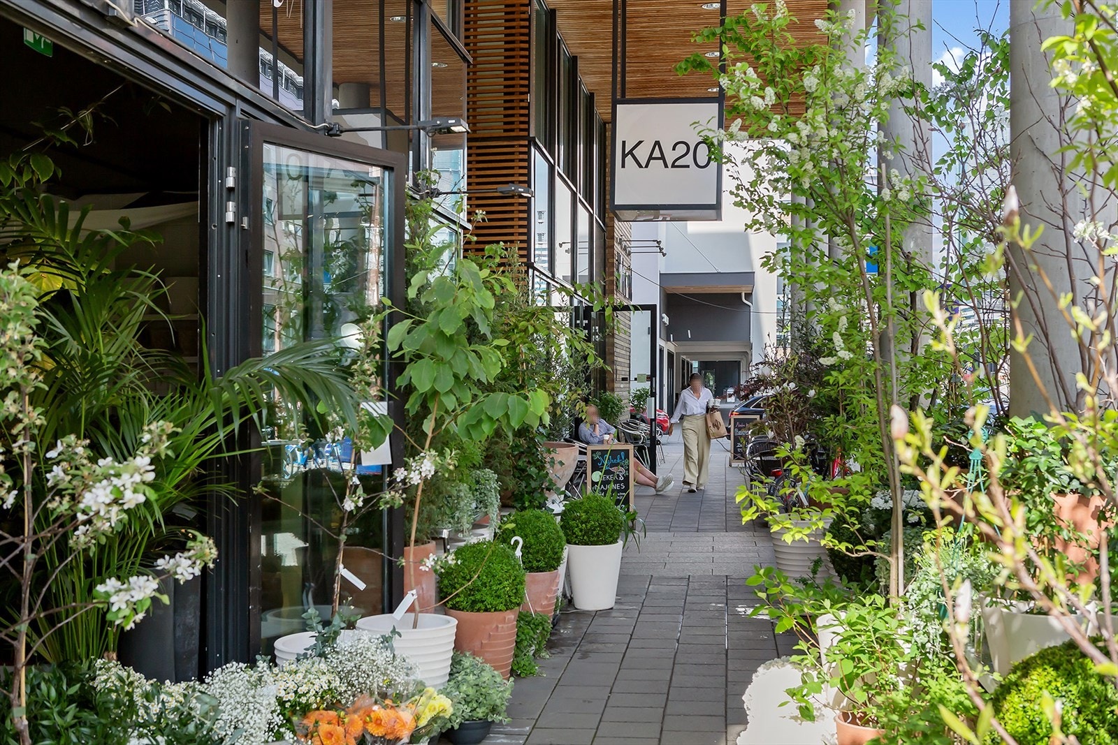 Karenslyst Allé byr på urbane kvaliteter og et variert tilbud av spisesteder, handel og hverdagsservice. Galleribilde