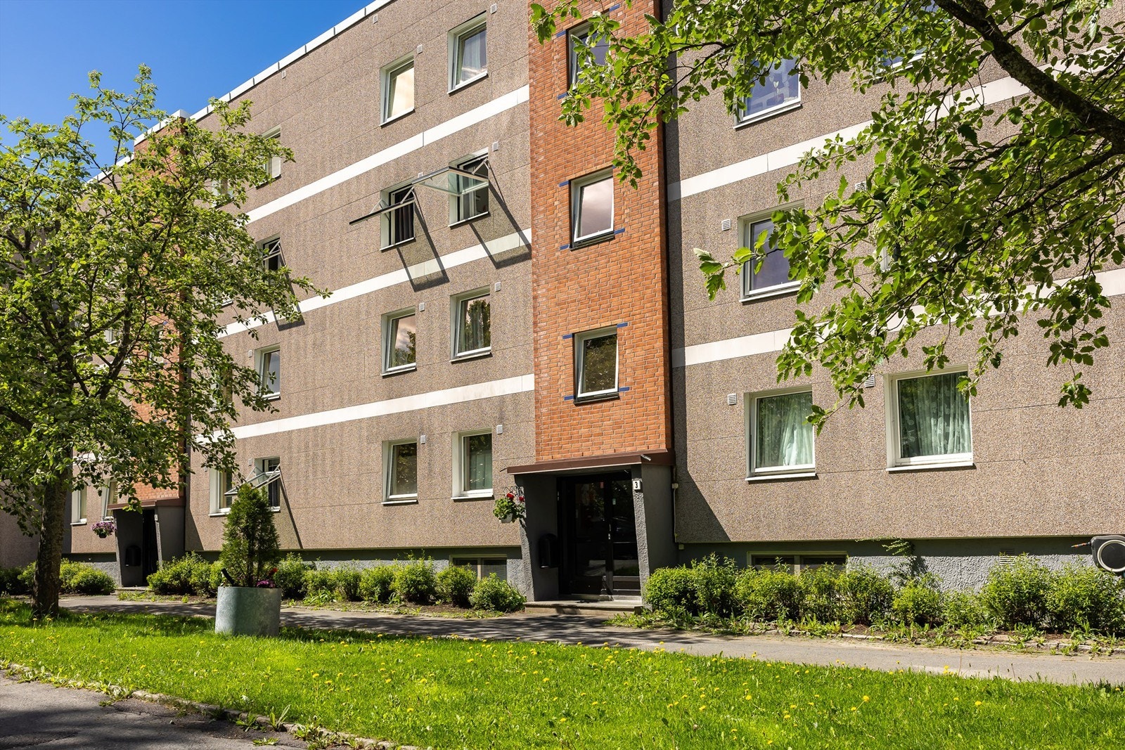 Felles inngangsparti. Galleribilde