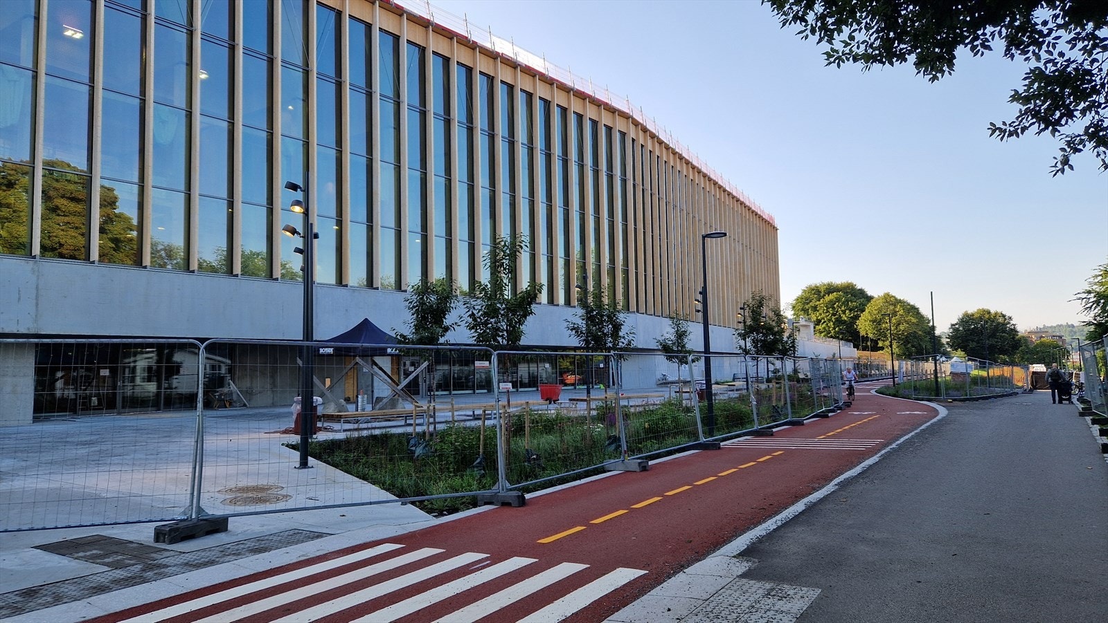 Det nye Tøyenbadet er byens største badeanlegg og gir Oslo et nytt hovedbad for både idrett og publikum. Galleribilde