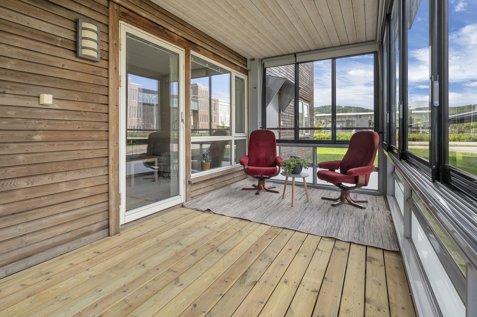 God plass for å møblere etter ønske og vinduene er mulig å åpne og lukke etter ønske. Galleribilde