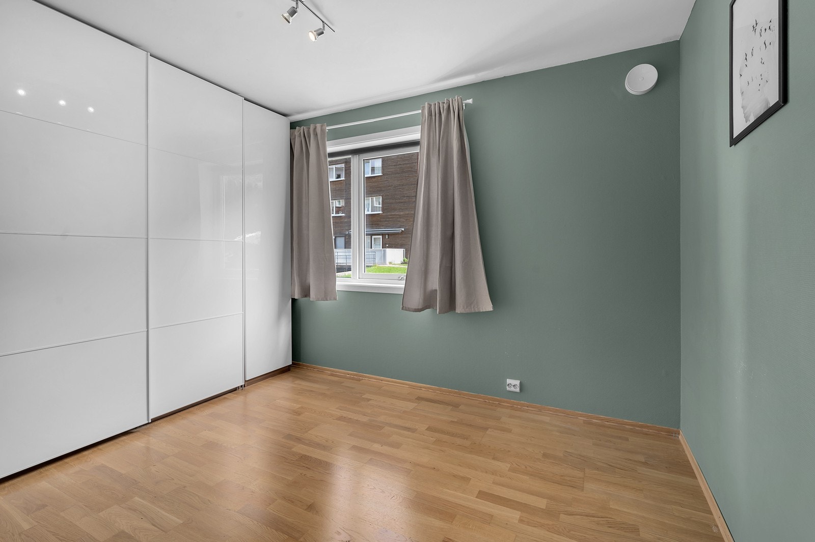 Soverommet er av god størrelse med plass til dobbeltseng. Galleribilde