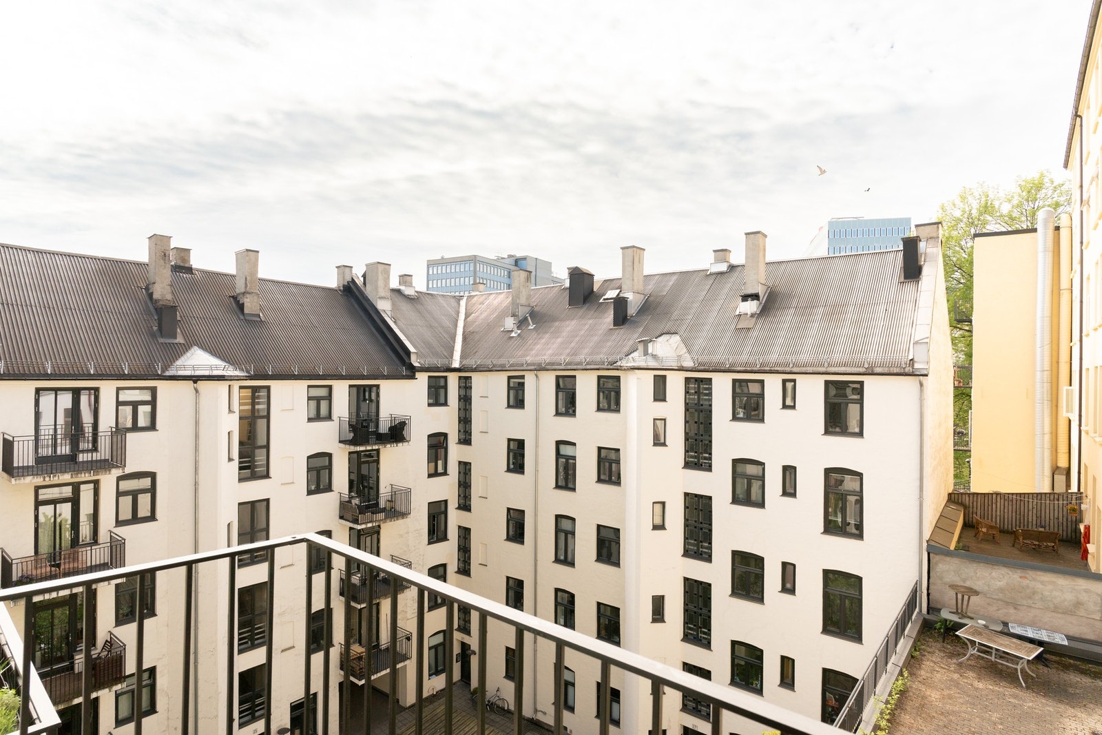 Balkongene kom først på plass i 2017. Taket er også rehabiliert i 2025. Galleribilde