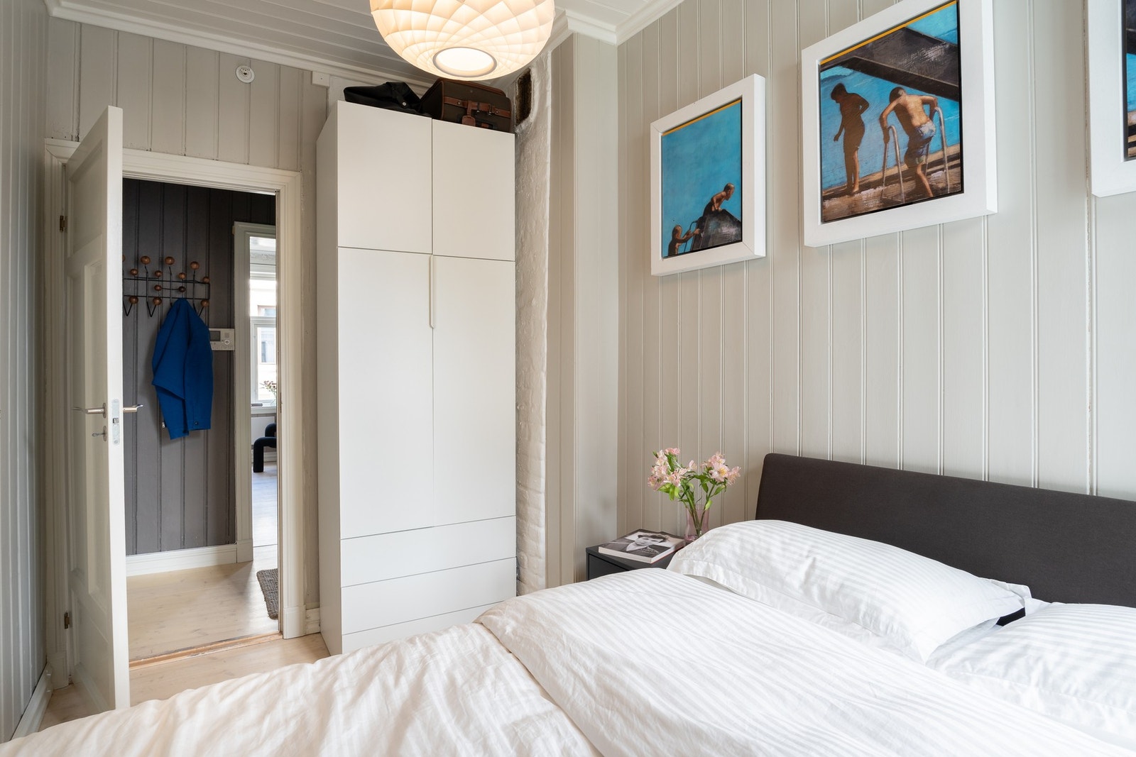 Det er god plass til stort garderobeskap. Galleribilde