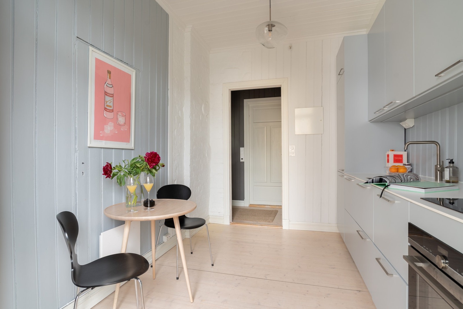 Rett over gangen finner vi badet. Galleribilde