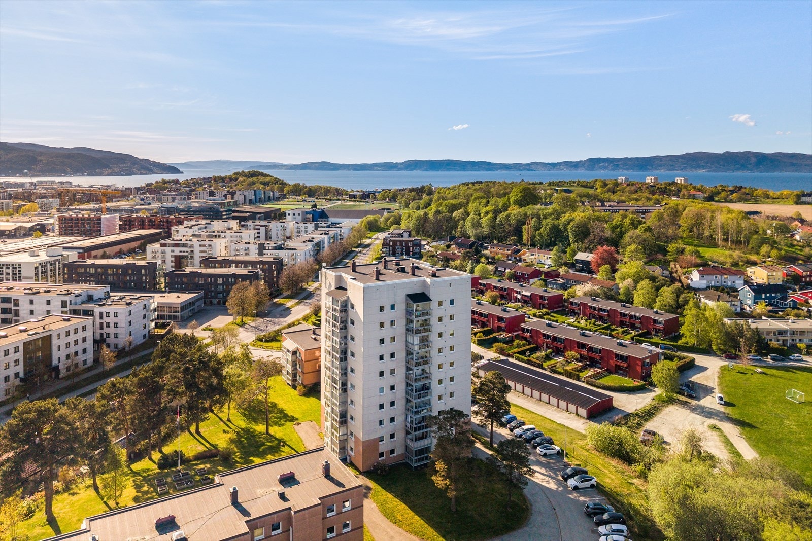 Vel møtt til en ekstraordinær visningsopplevelse! Ta kontakt med megler om du har spørsmål i forkant. Galleribilde