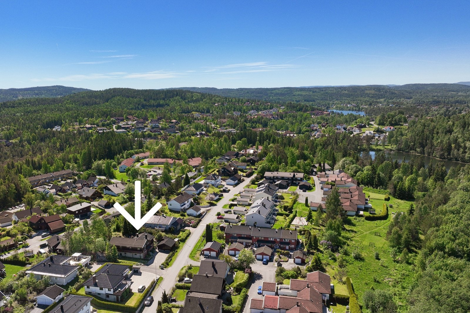 Brendsrudtoppen er et attraktivt og barnevennlig boligområde omgitt av flotte turområder, lysløyper, badevann og golfbane. Det er kort vei til barnehager, skoler og bussholdeplass. Galleribilde