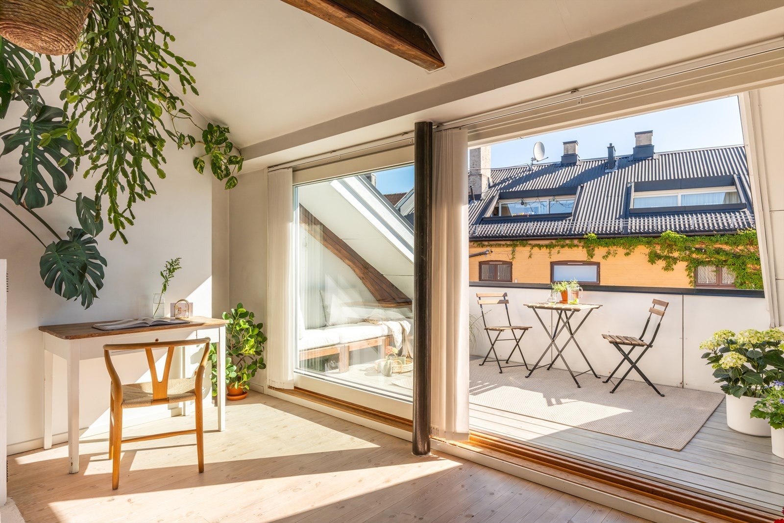 En moderne og svært tiltalende 4-roms loftsleilighet med takterrasse, høy standard og attraktiv beliggenhet Galleribilde
