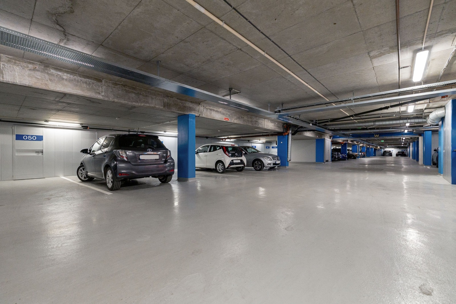 Garasjeanlegg i bygget. Konferer megler ved ønske om leie eller kjøp av plass. Galleribilde