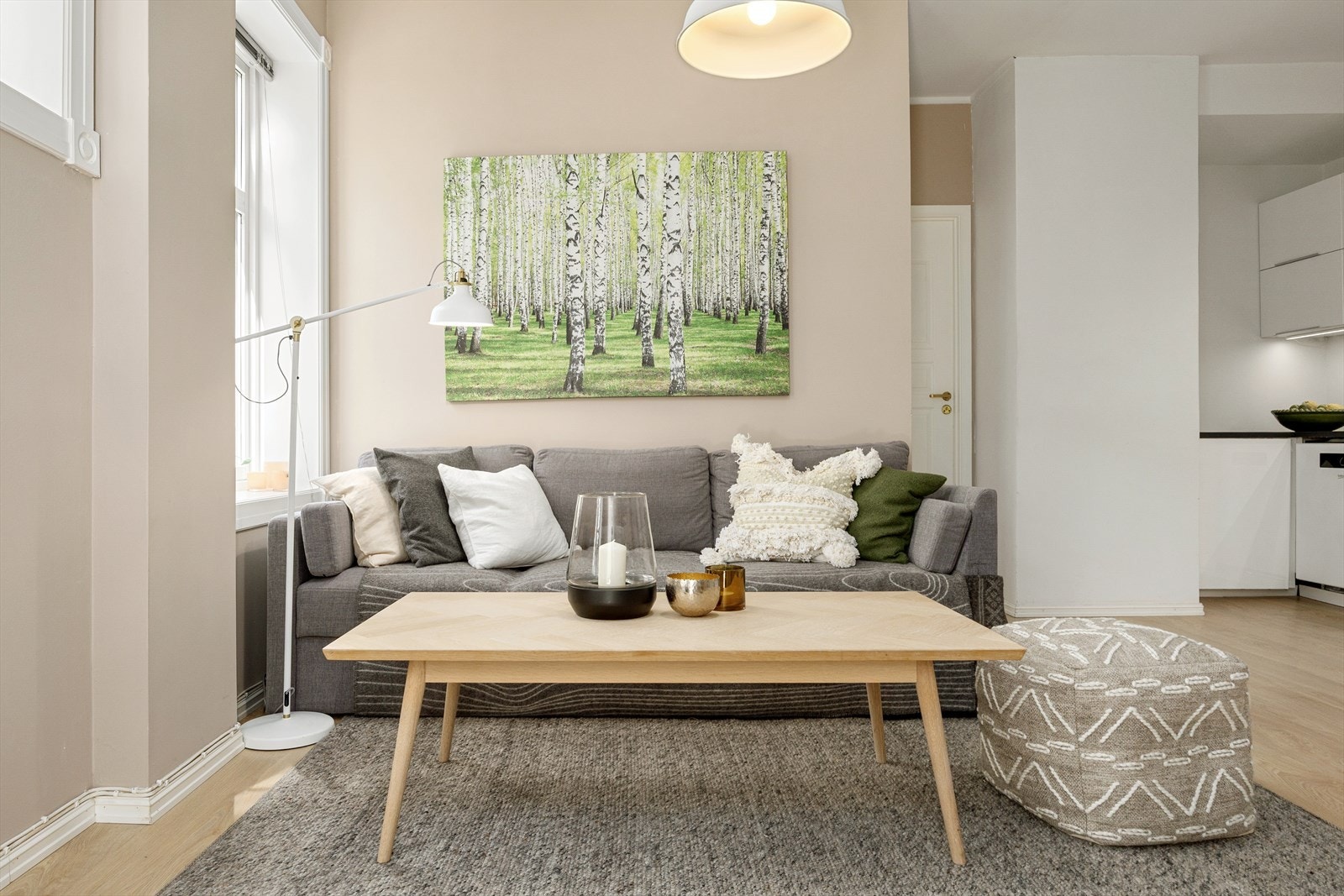 Leiligheten fremstår tidsriktig med delikate og lyse fargevalg. Galleribilde