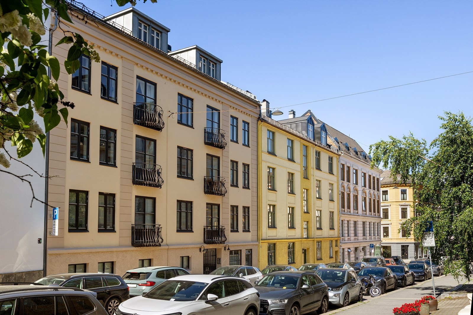 Etterspurt beliggenhet på Majorstuen med kort vei til offentlig transport, shopping og restauranter. Galleribilde