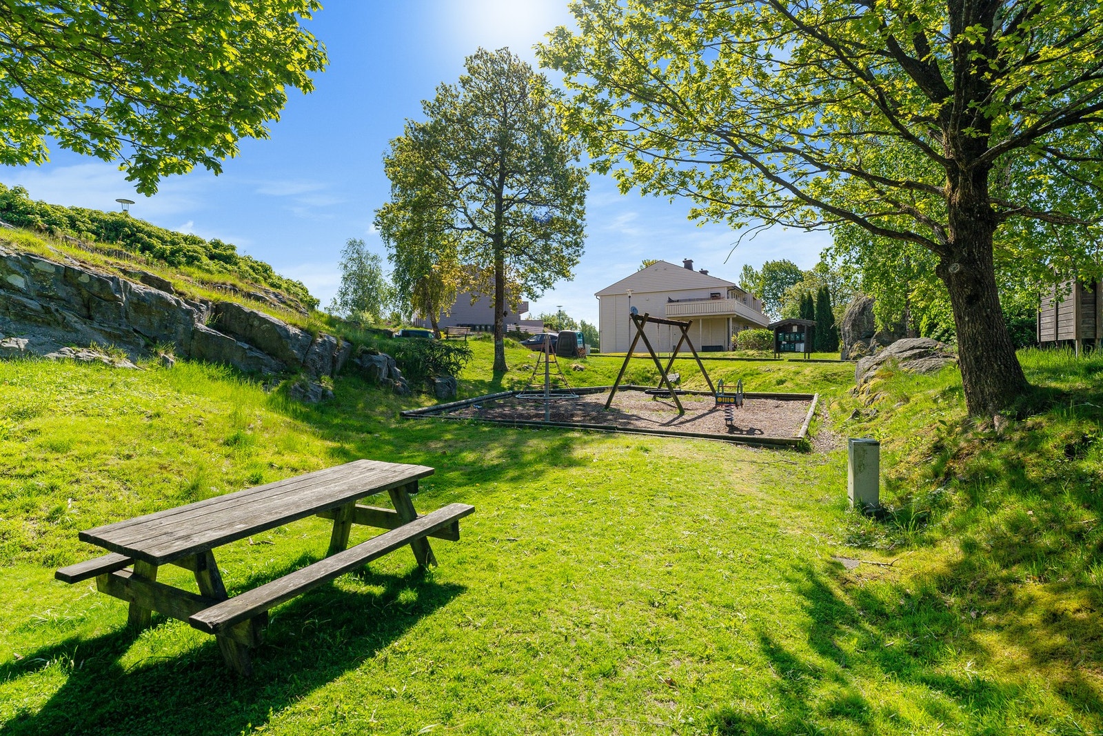 - Flere hyggelige fellesområder med lekeplass, som kan benyttes av beboerne og besøkende - Galleribilde