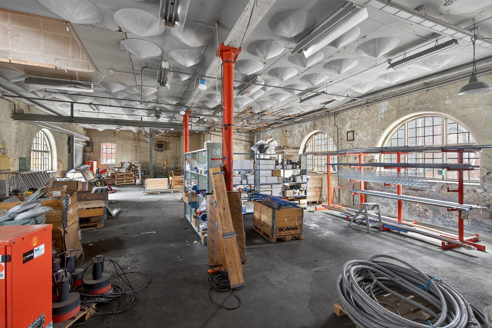 1. etasje stor hall med porter Galleribilde
