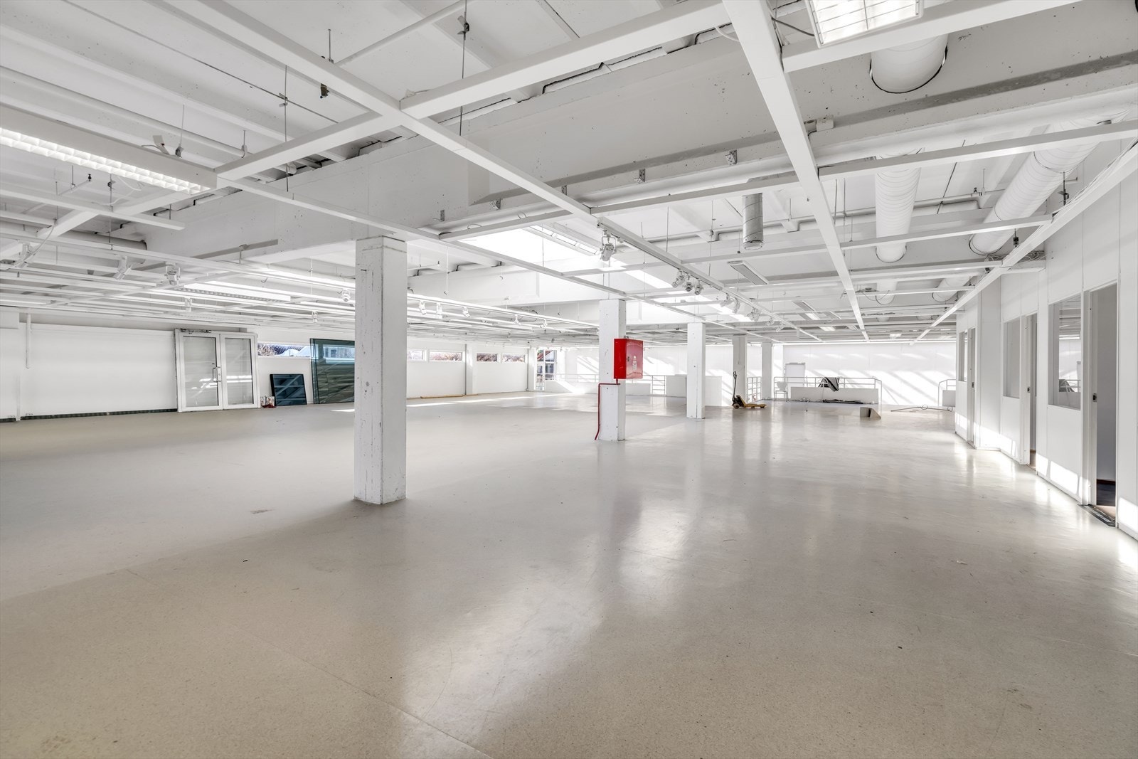 De ledige arealene er store og åpne arealer med fleksible bruk Galleribilde