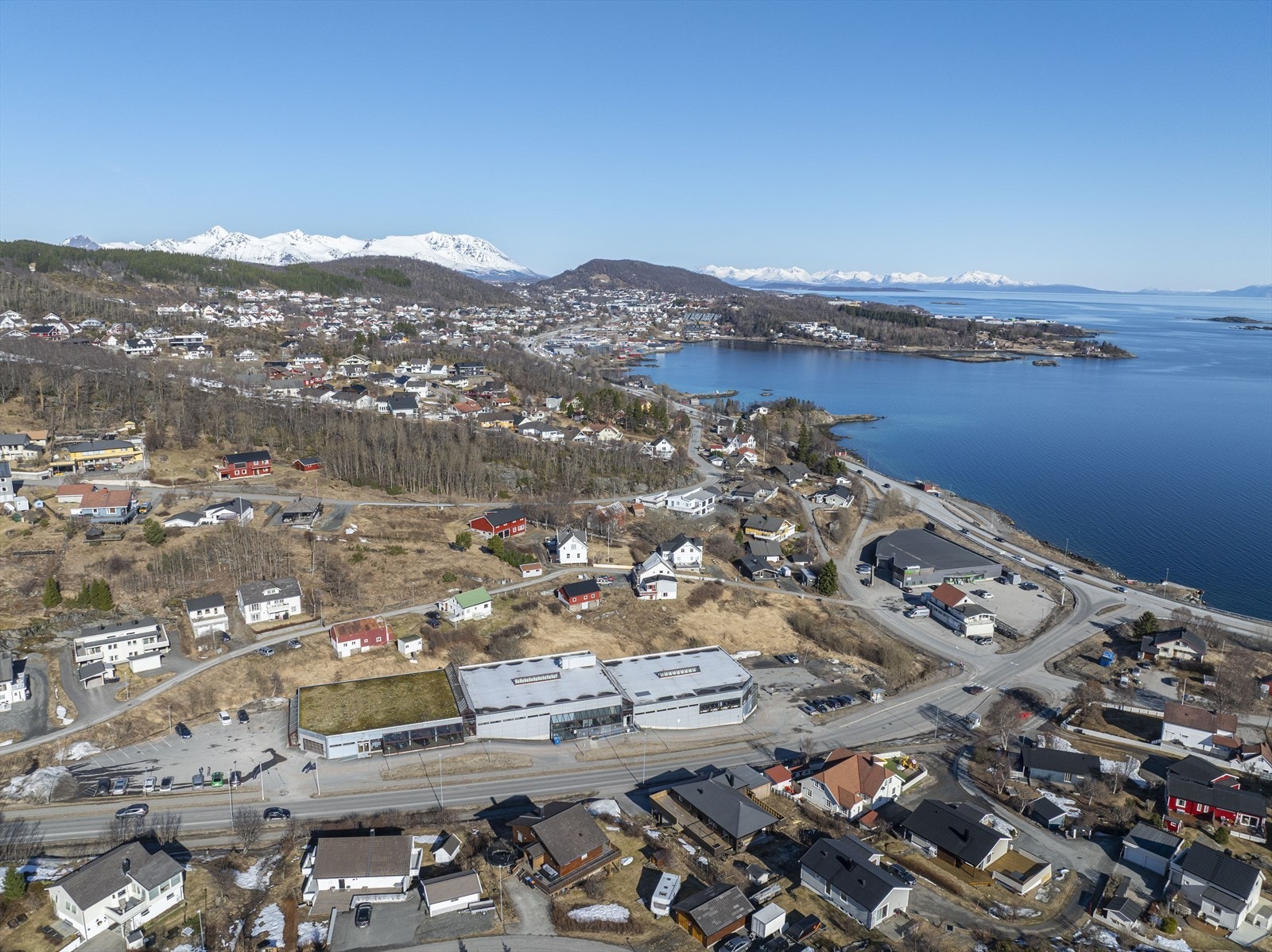 Mølnholtet 8 ligger i Medkila like ved Riksvei 83 som går til Harstad sentrum Galleribilde
