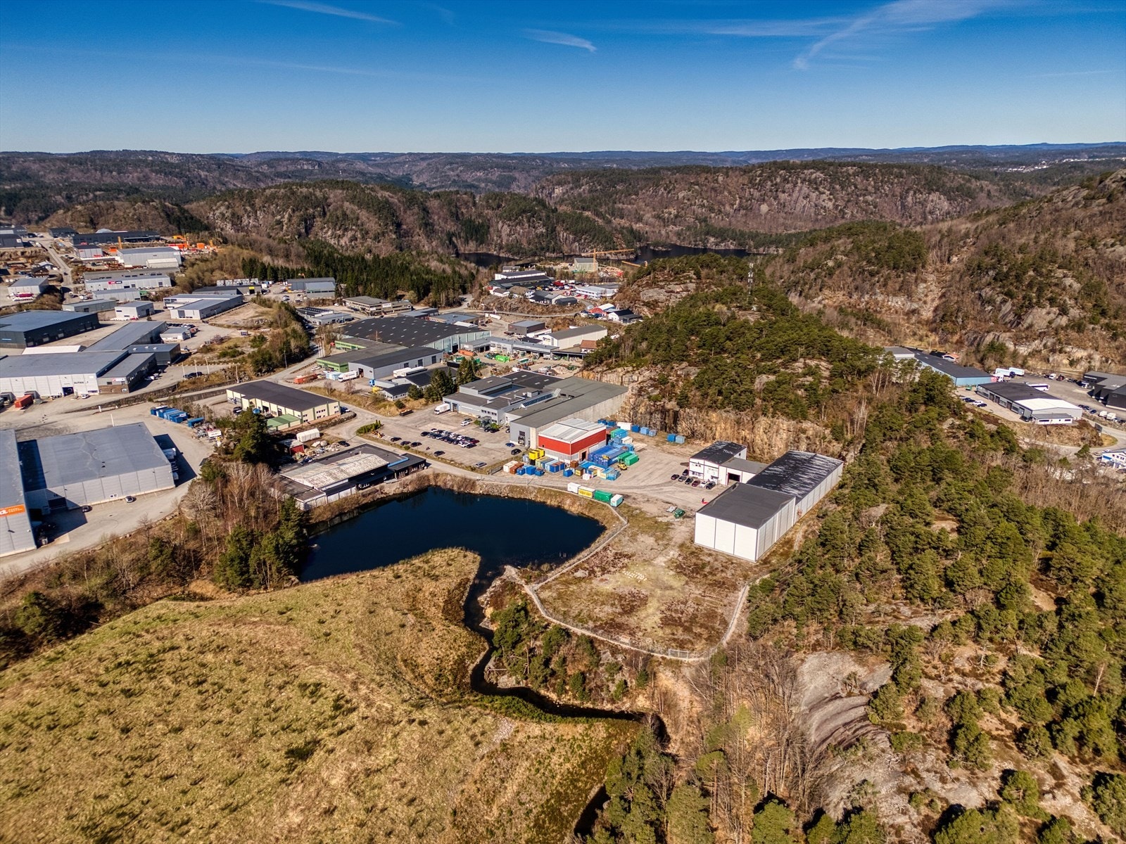 Stor tomt på tilsammen ca 16.000 kvm Galleribilde