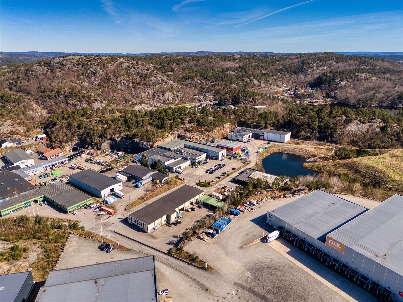 Mjåvann Industriområde, Bygget ligger innerst i blindvei Galleribilde