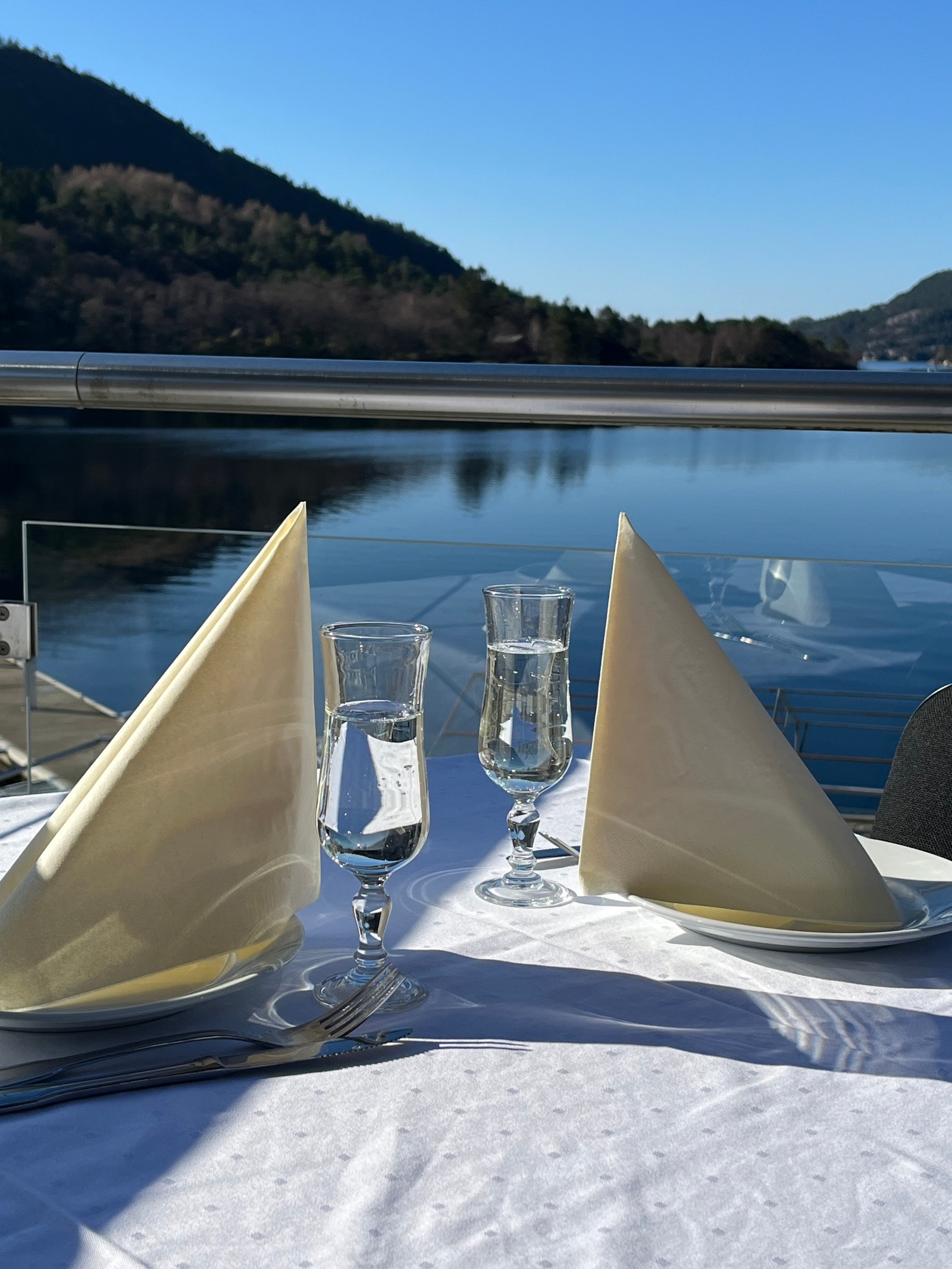 Stemningsbilde fra terrassen foran restauranten Galleribilde
