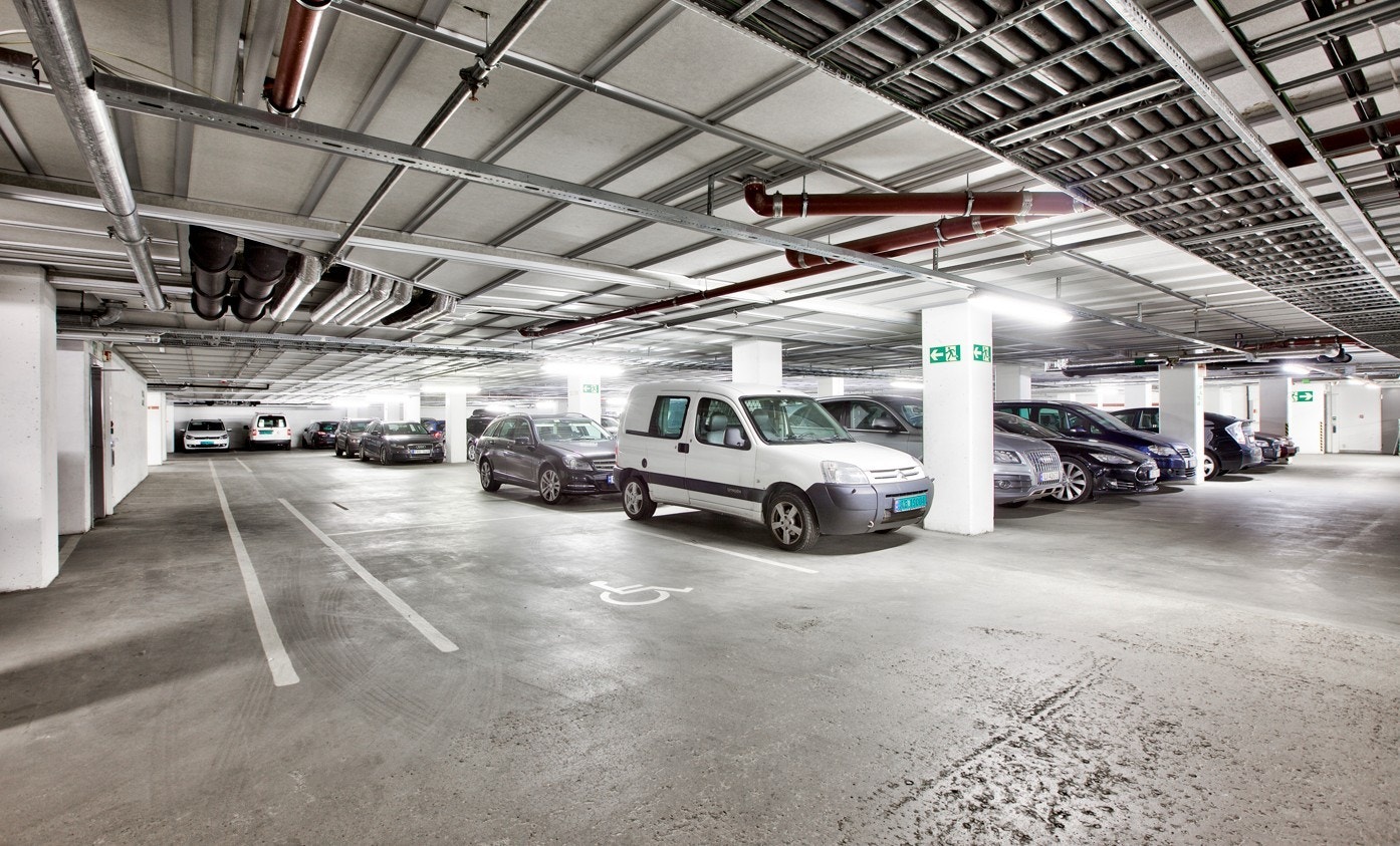 Bygget har 264 p-plasser i byggets store p-anlegg. Galleribilde