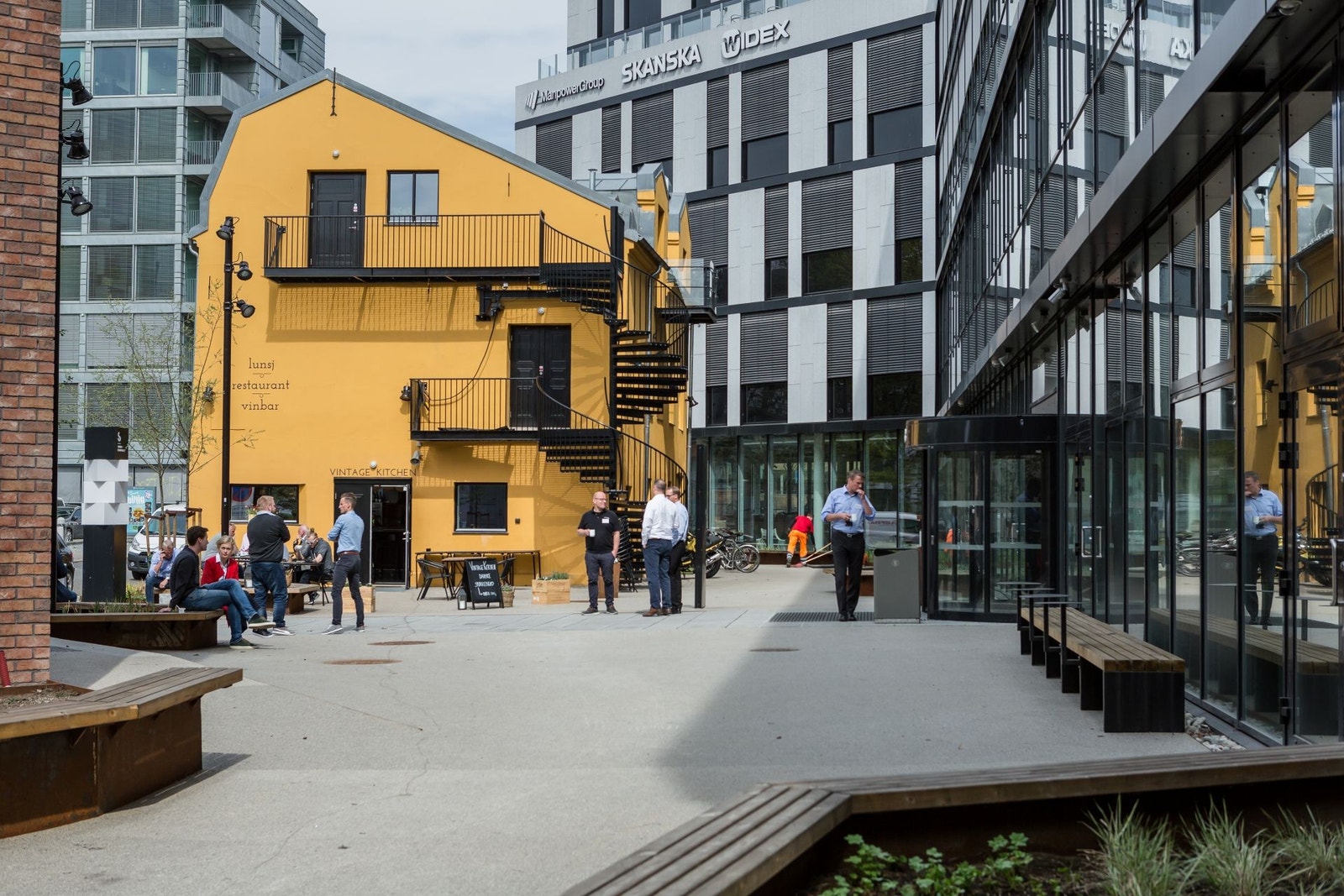 Det lille gule huset holder den kritikerroste restauranten, Vintage Kitchen til. Perfekt for afterwork eller om du skal imponere kunder. Galleribilde