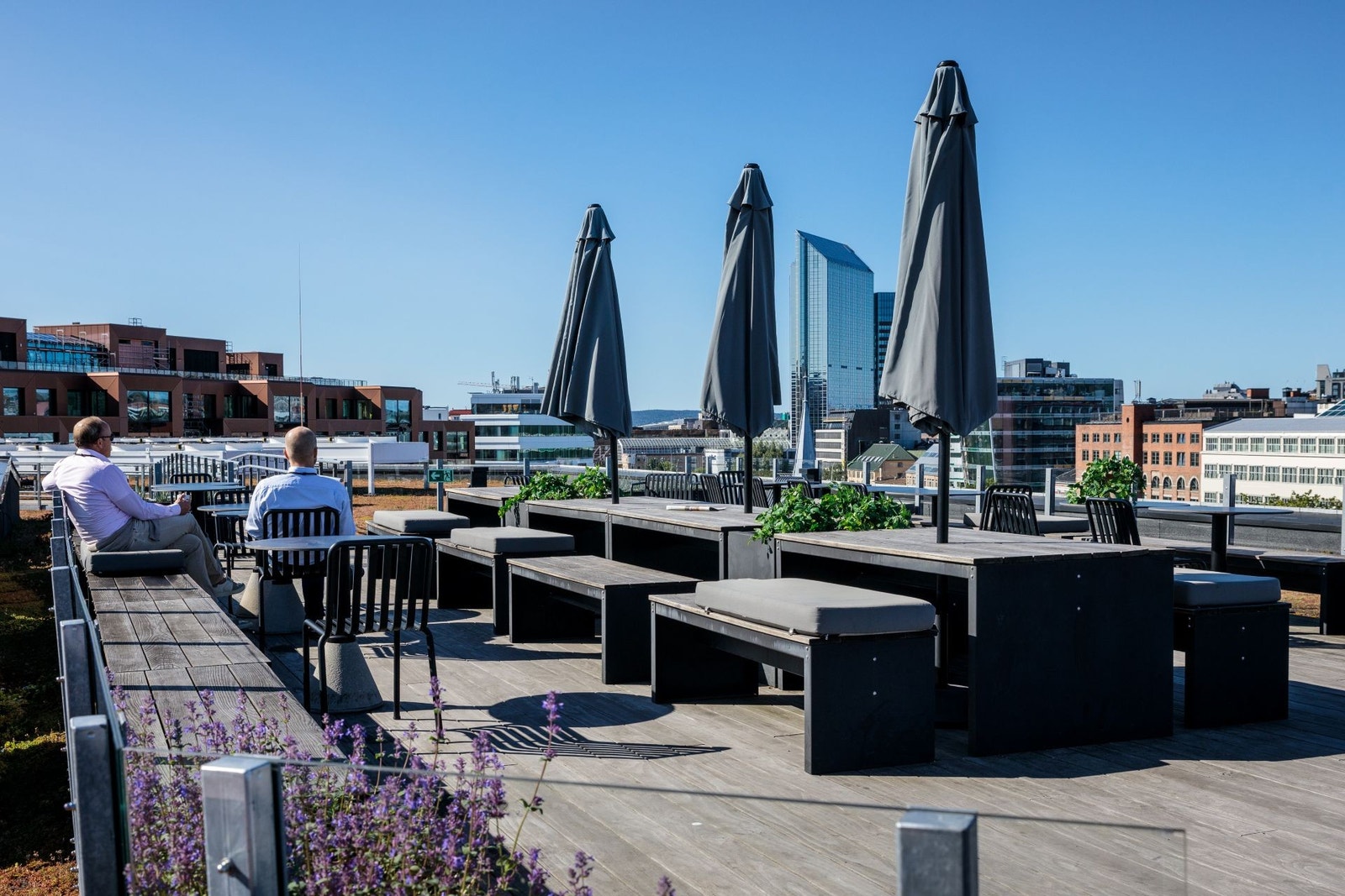 Flott og solrik takterrasse Galleribilde