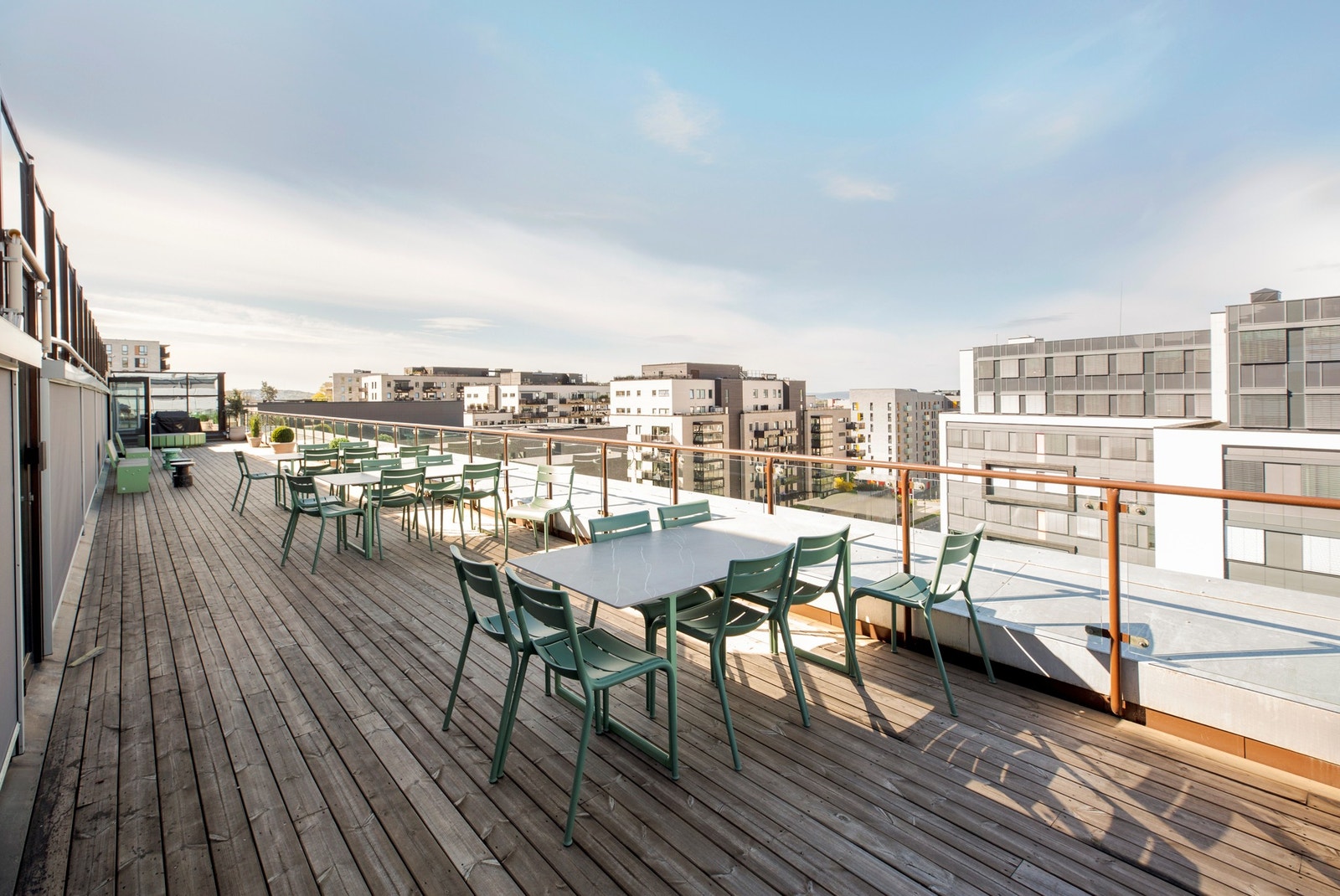 Herlig takterrasse ifm personalrestaurant. Galleribilde