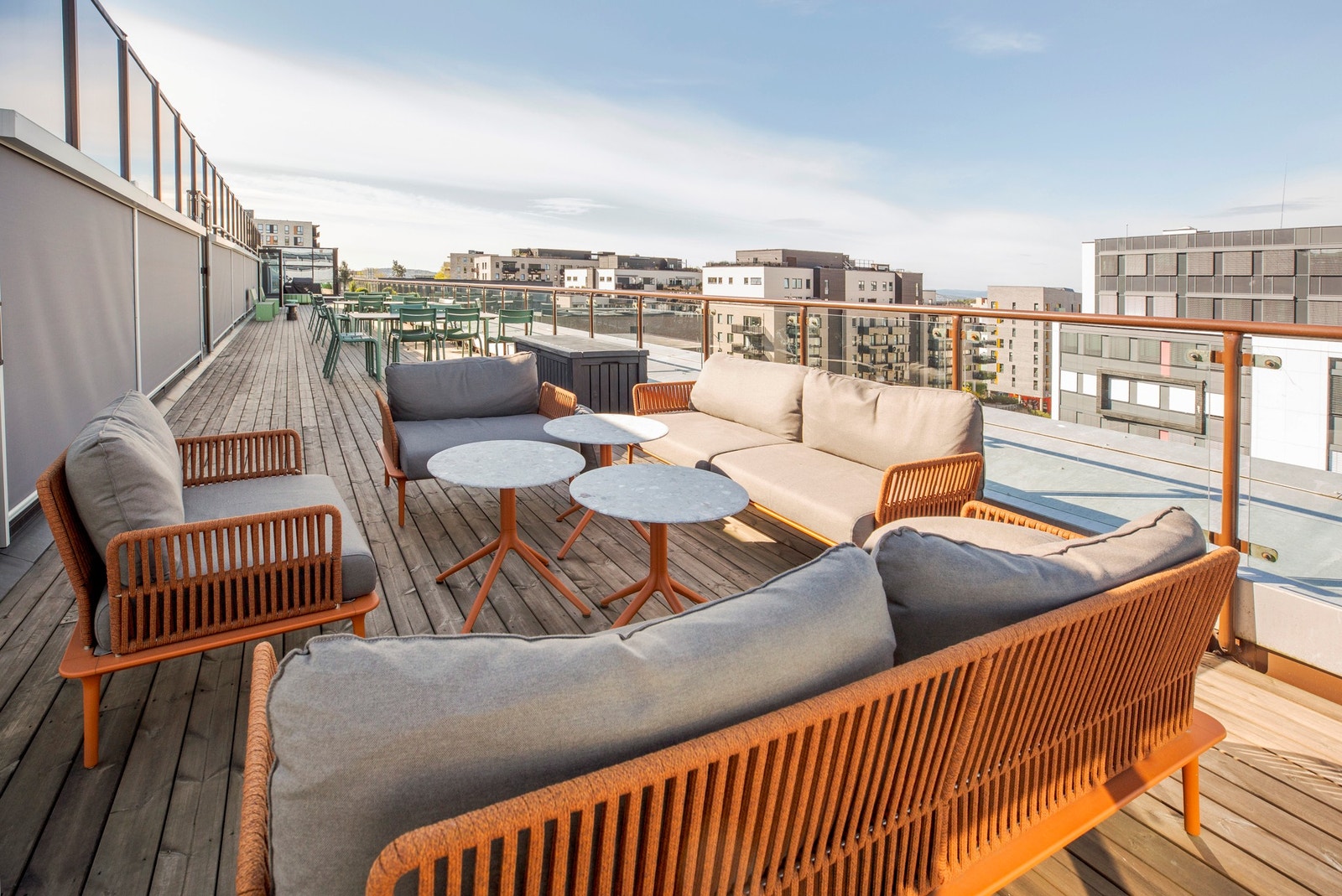 Herlig takterrasse ifm personalrestaurant. Galleribilde