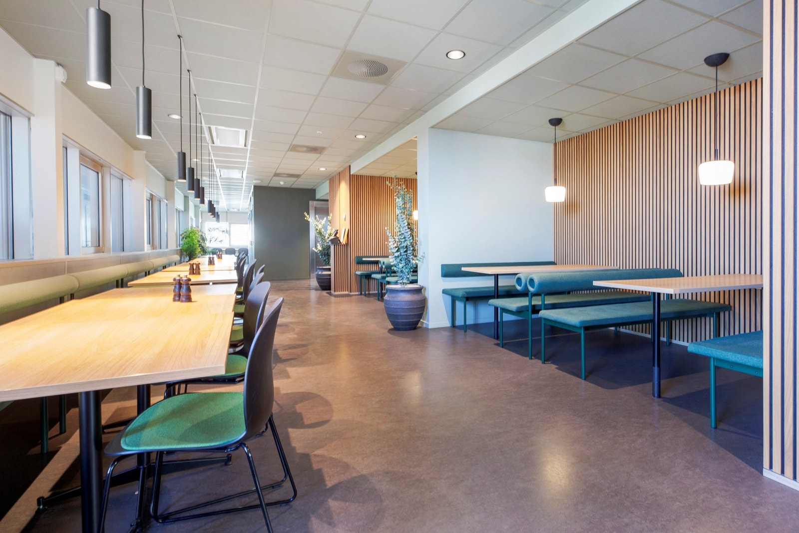Nylig oppgradert personalrestaurant. Galleribilde