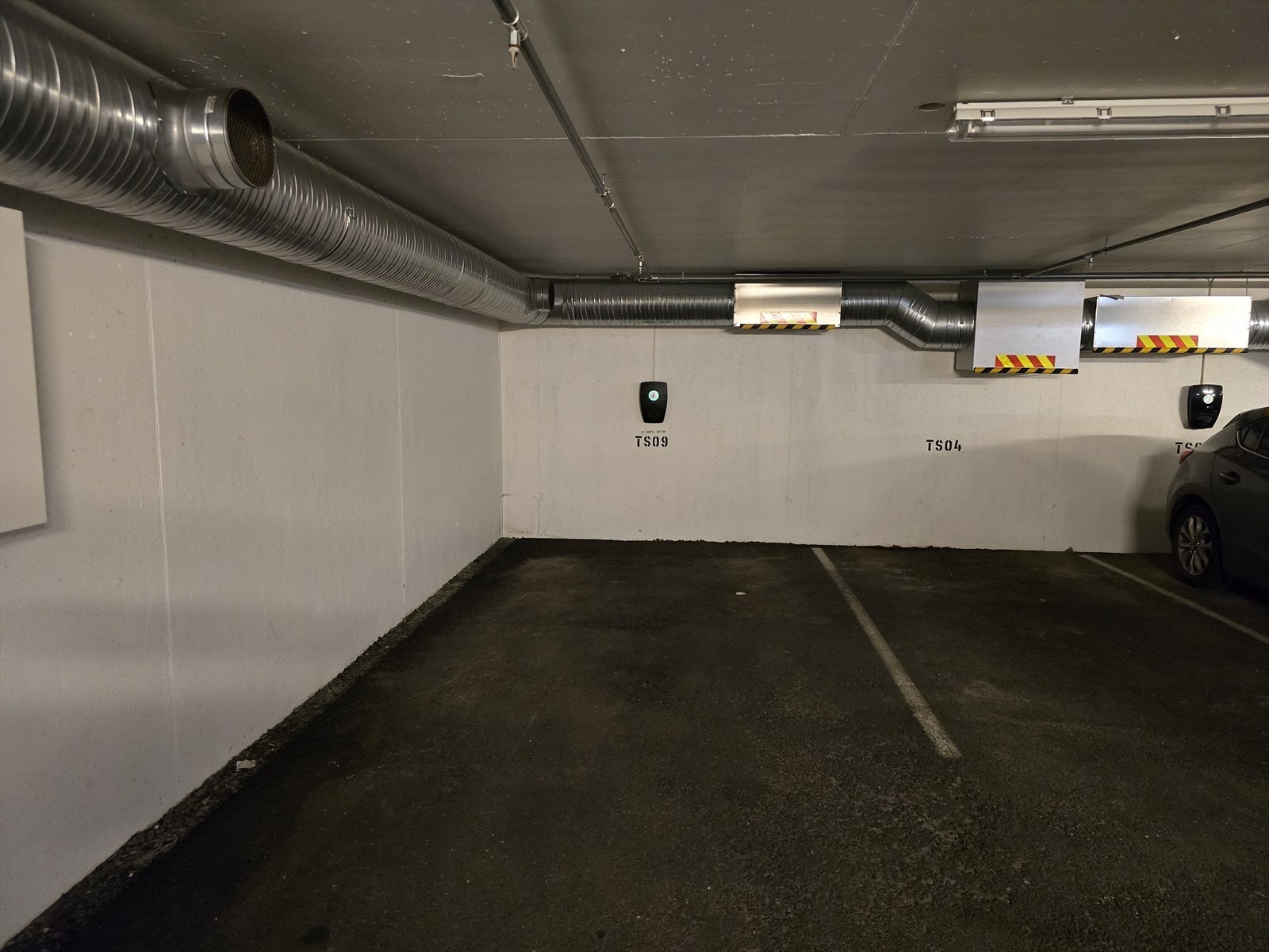 P.plass med lader til el-bil