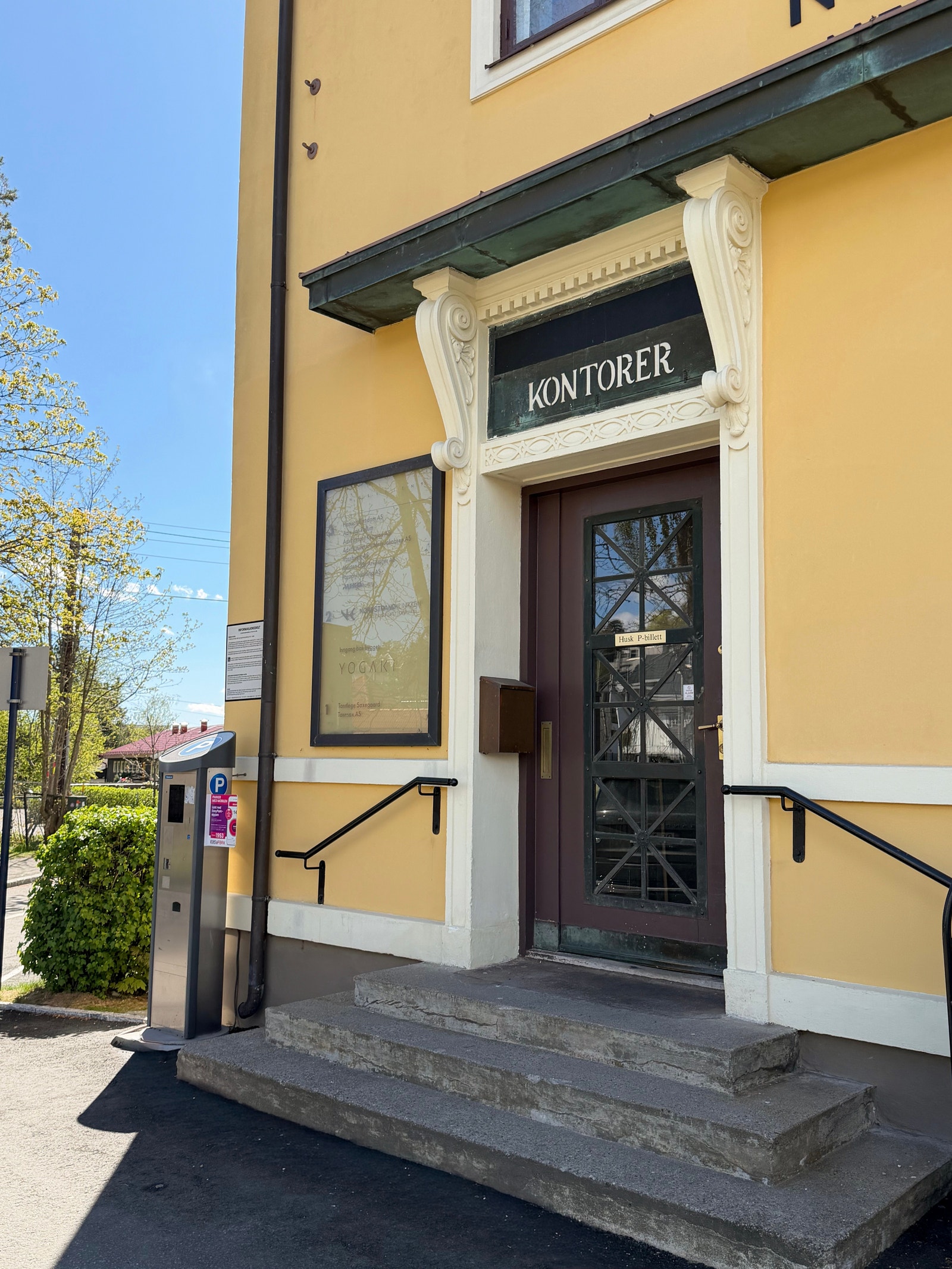 Inngangsparti for kontorlokalene Galleribilde