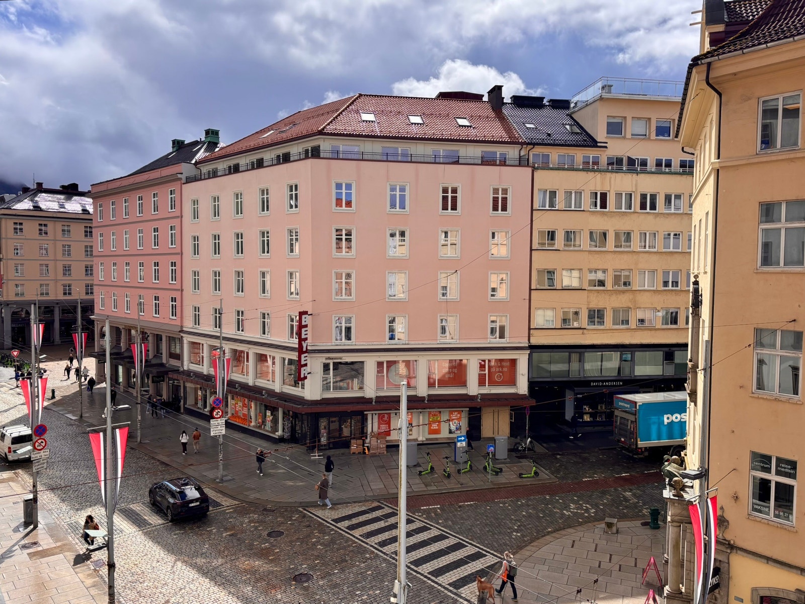 Utsikt til Strandgaten, mot Torgallmenningen Galleribilde