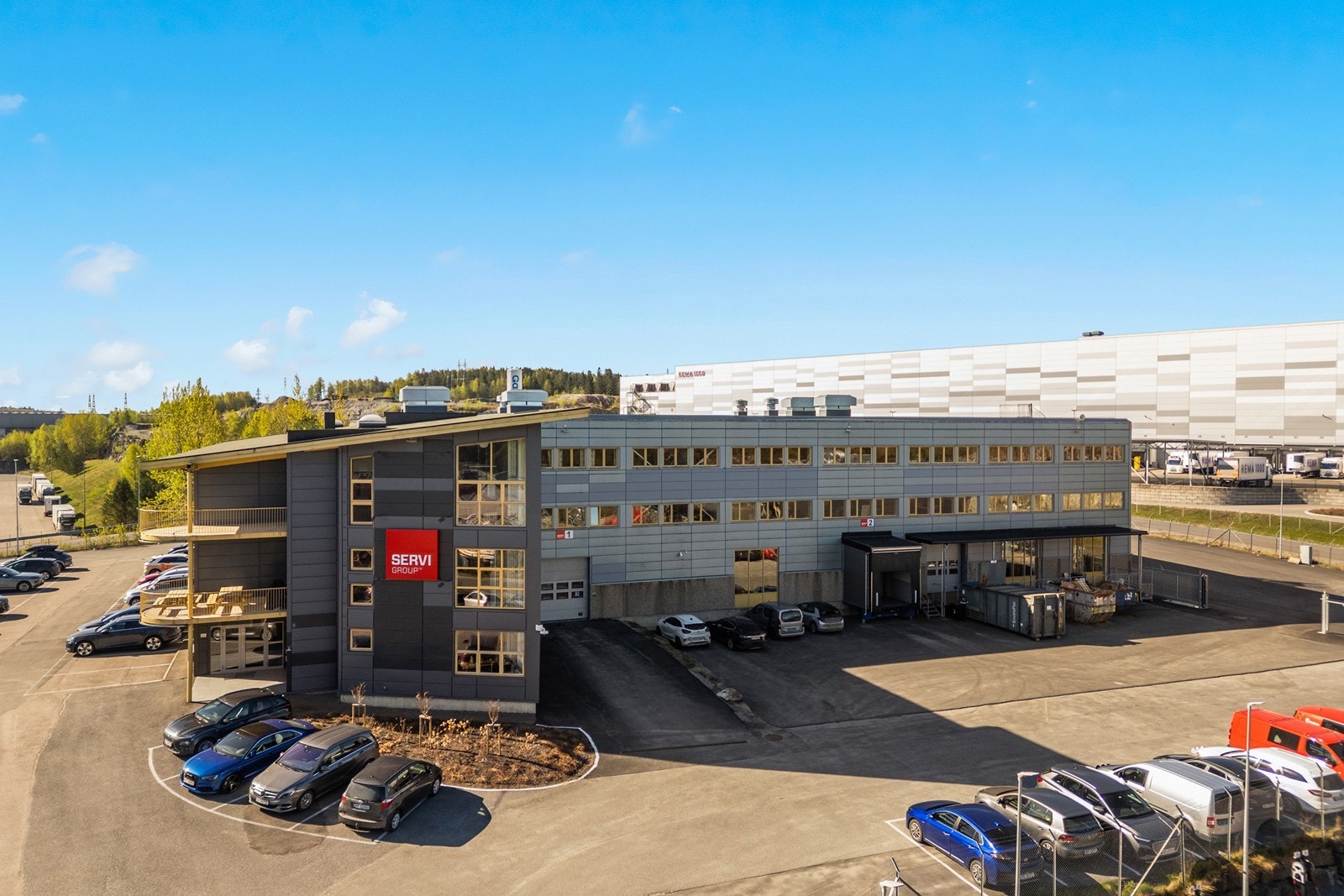Fasade mot nord. Ledige kontorlokaler i 3. etasje. Galleribilde