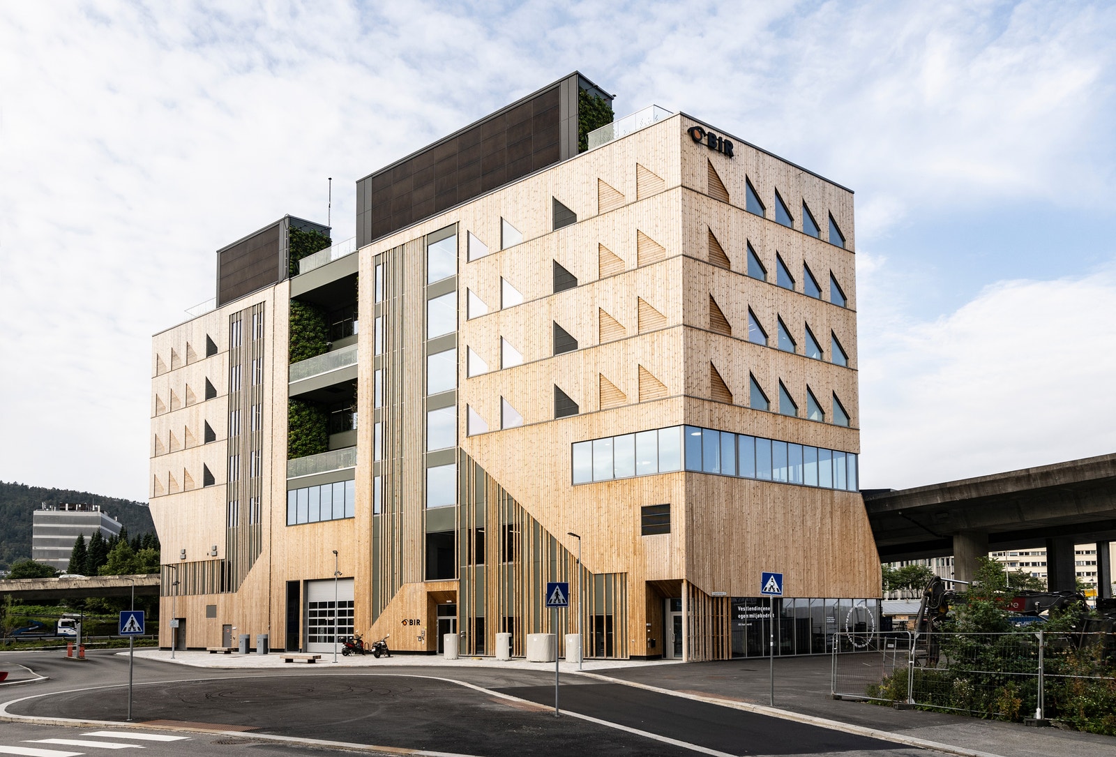 Moderne signalbygg med sentral beliggenhet ved innkjøringen til Bergen sentrum Galleribilde