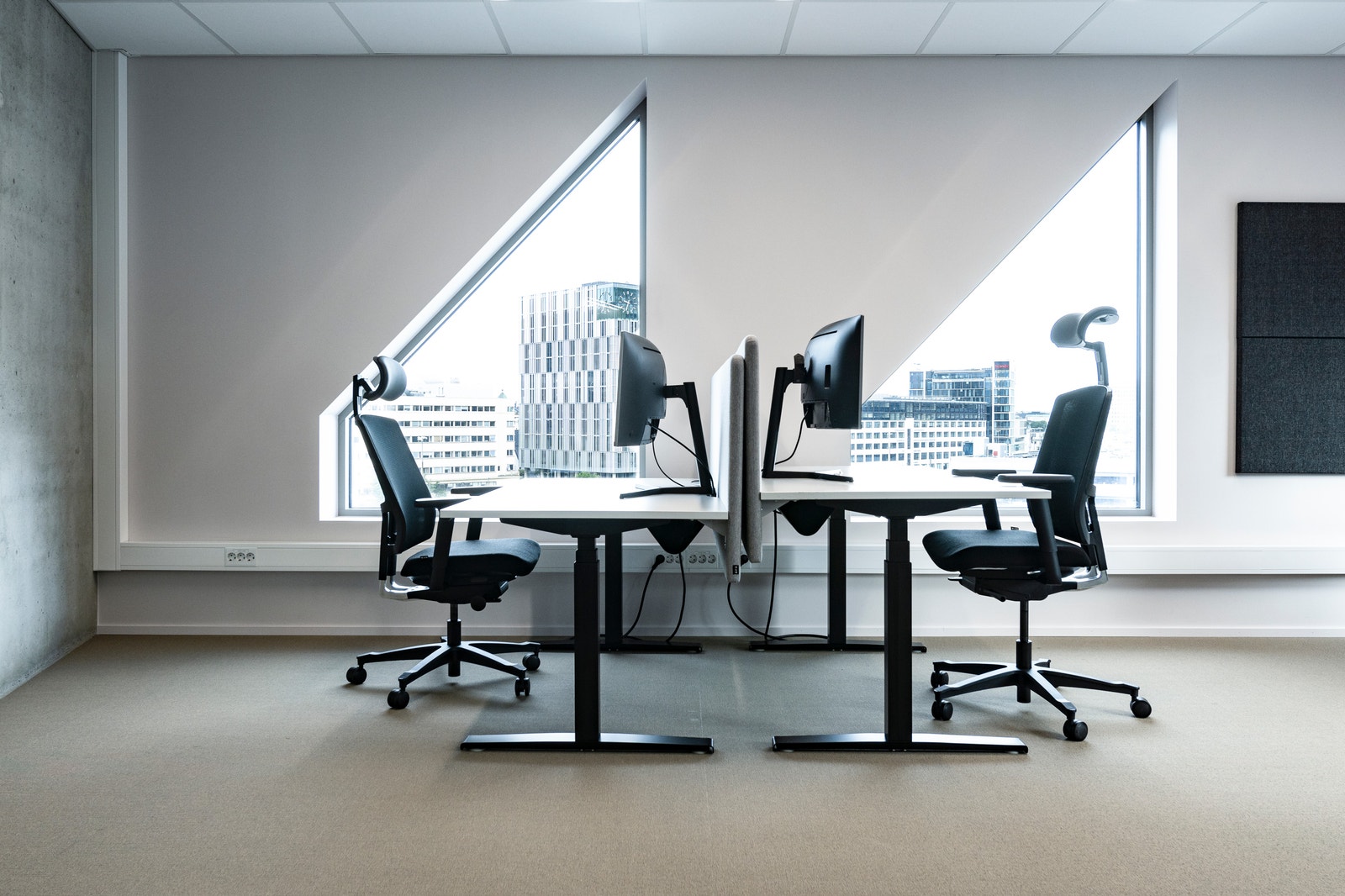 Lyse og fleksible kontorlokaler med høy standard. Både åpne landskap og cellekontorer Galleribilde
