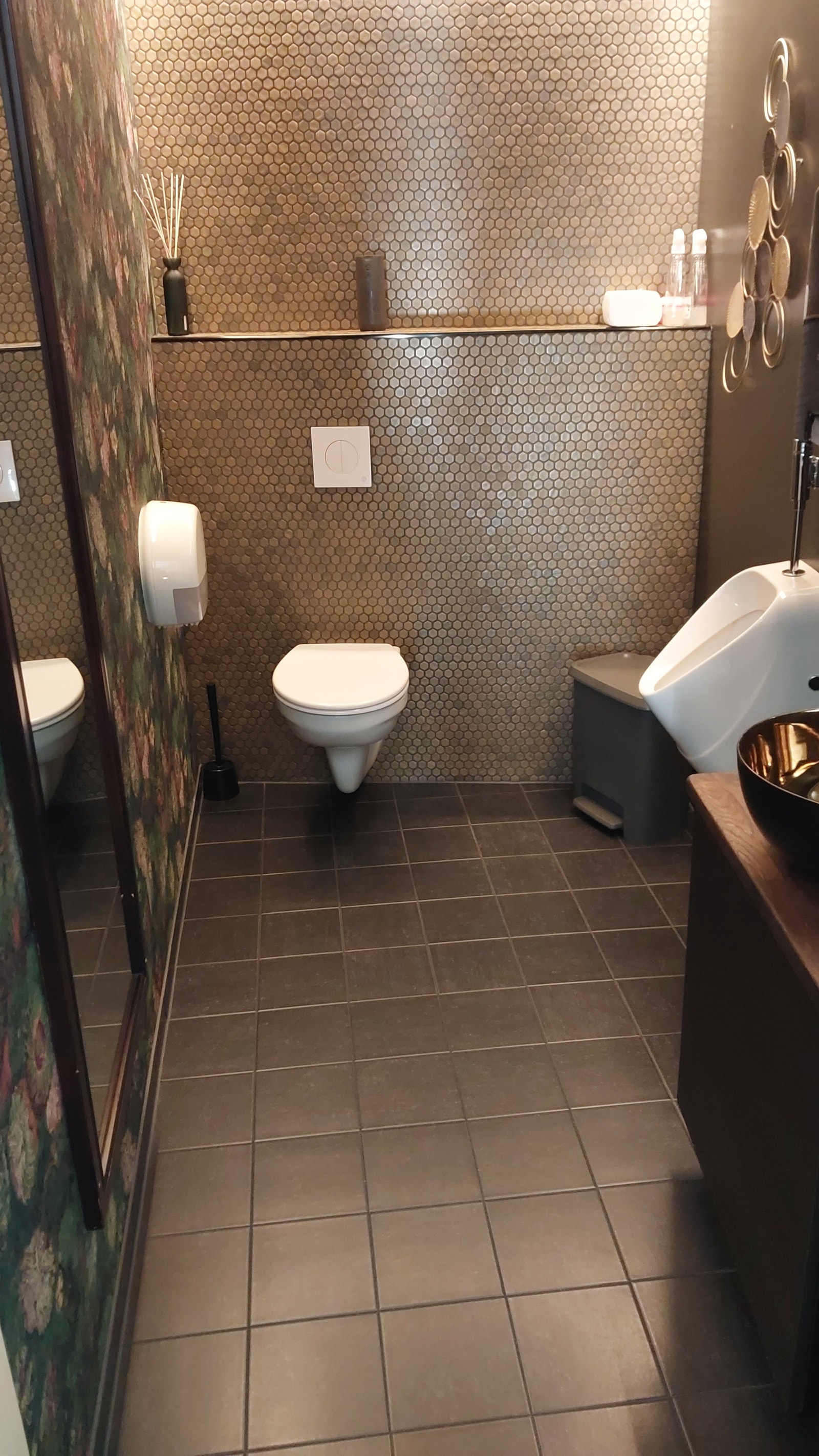 WC 2. etg Galleribilde