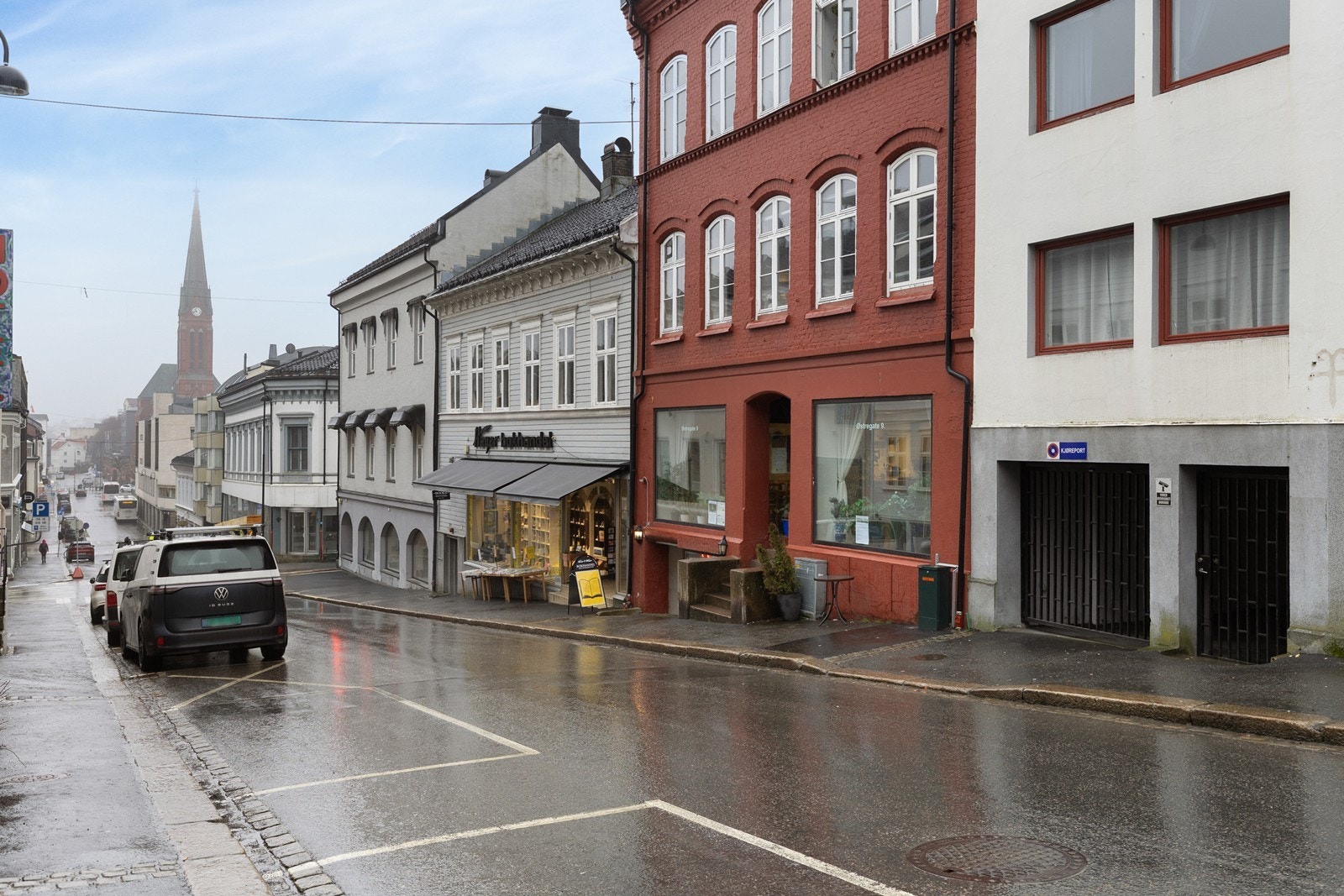 5 min gange ned til Pollen. Galleribilde