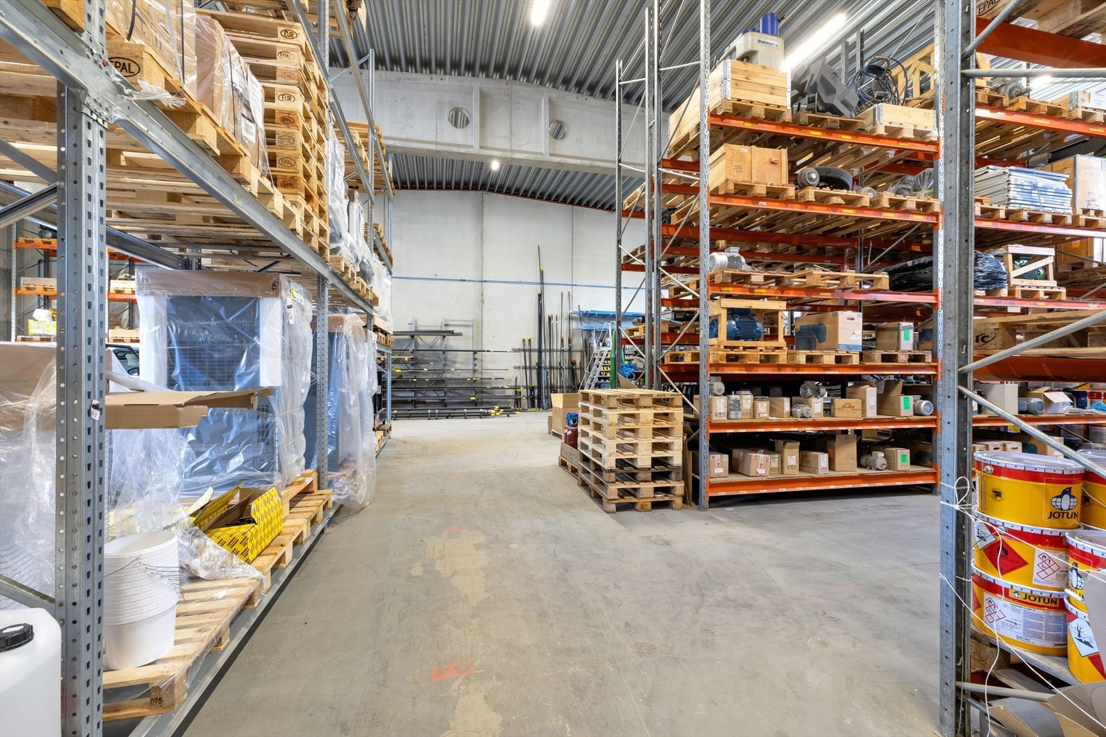 lagerhallen er ca. 1000 kvm Galleribilde