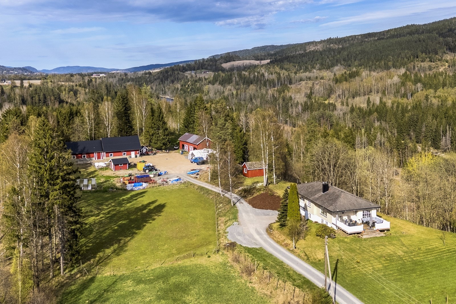 Haugene er et innholdsrikt småbruk med stort bruksområde beliggende på Steinsholt i Larvik kommune. Galleribilde