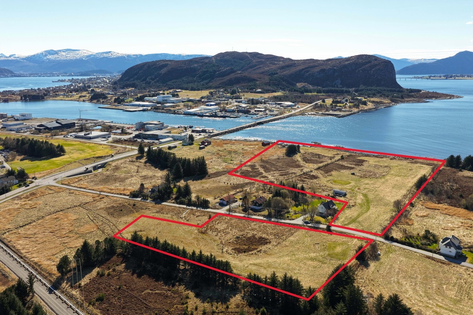 Velkomen til Gjøsundremane (Eiendommene markert med rød innramming ca.) Galleribilde