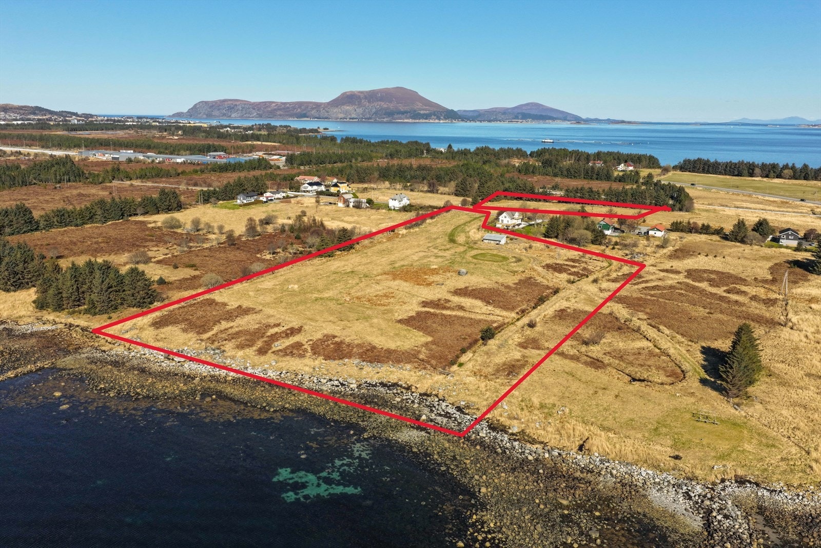 Eiendommene sett fra sjøen Galleribilde